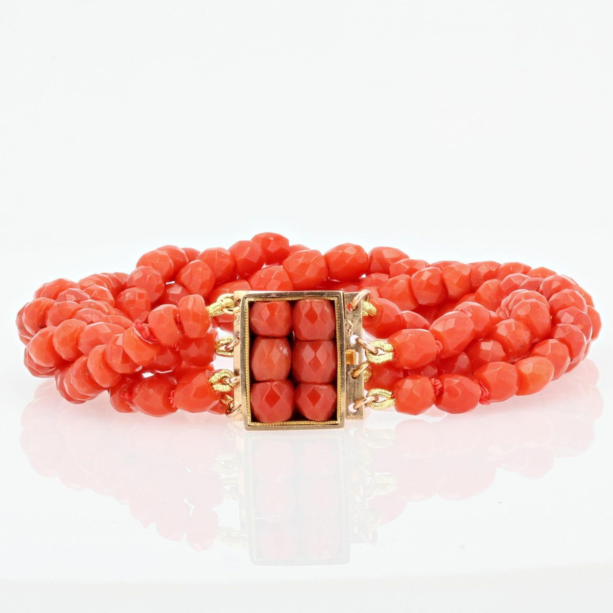 Napoleon III French 19th Century Faceted Coral Pearls 18 Karat Yellow Gold Clasp Bracelet