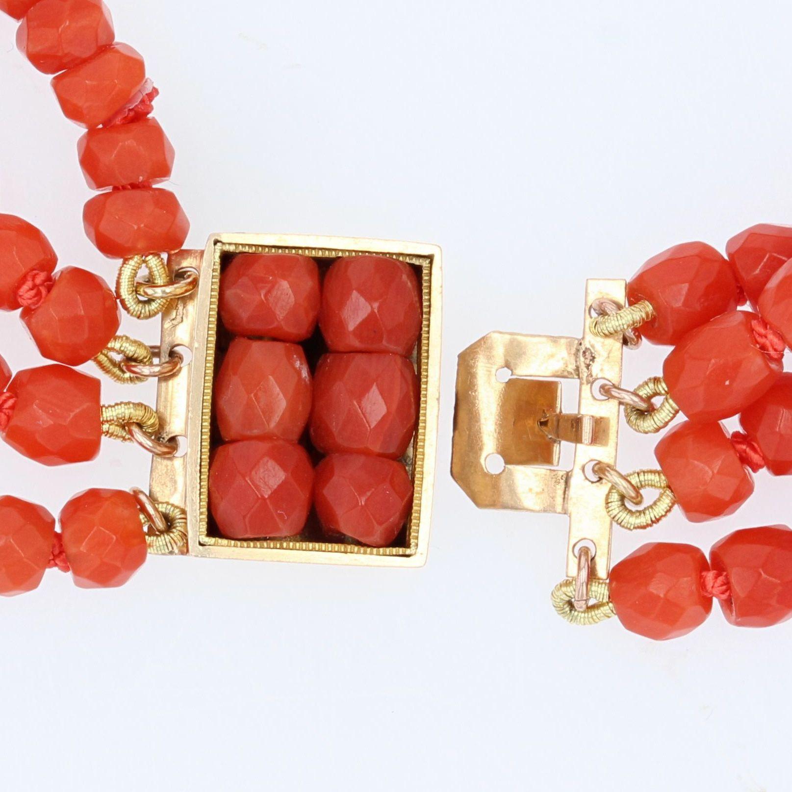 Women's or Men's French 19th Century Faceted Coral Pearls 18 Karat Yellow Gold Clasp Bracelet