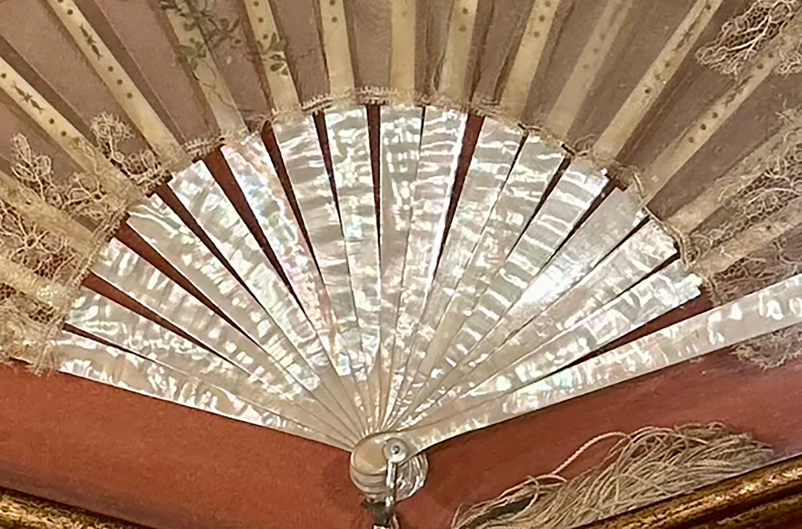 French 19th Century Fan In Good Condition For Sale In Tampa, FL