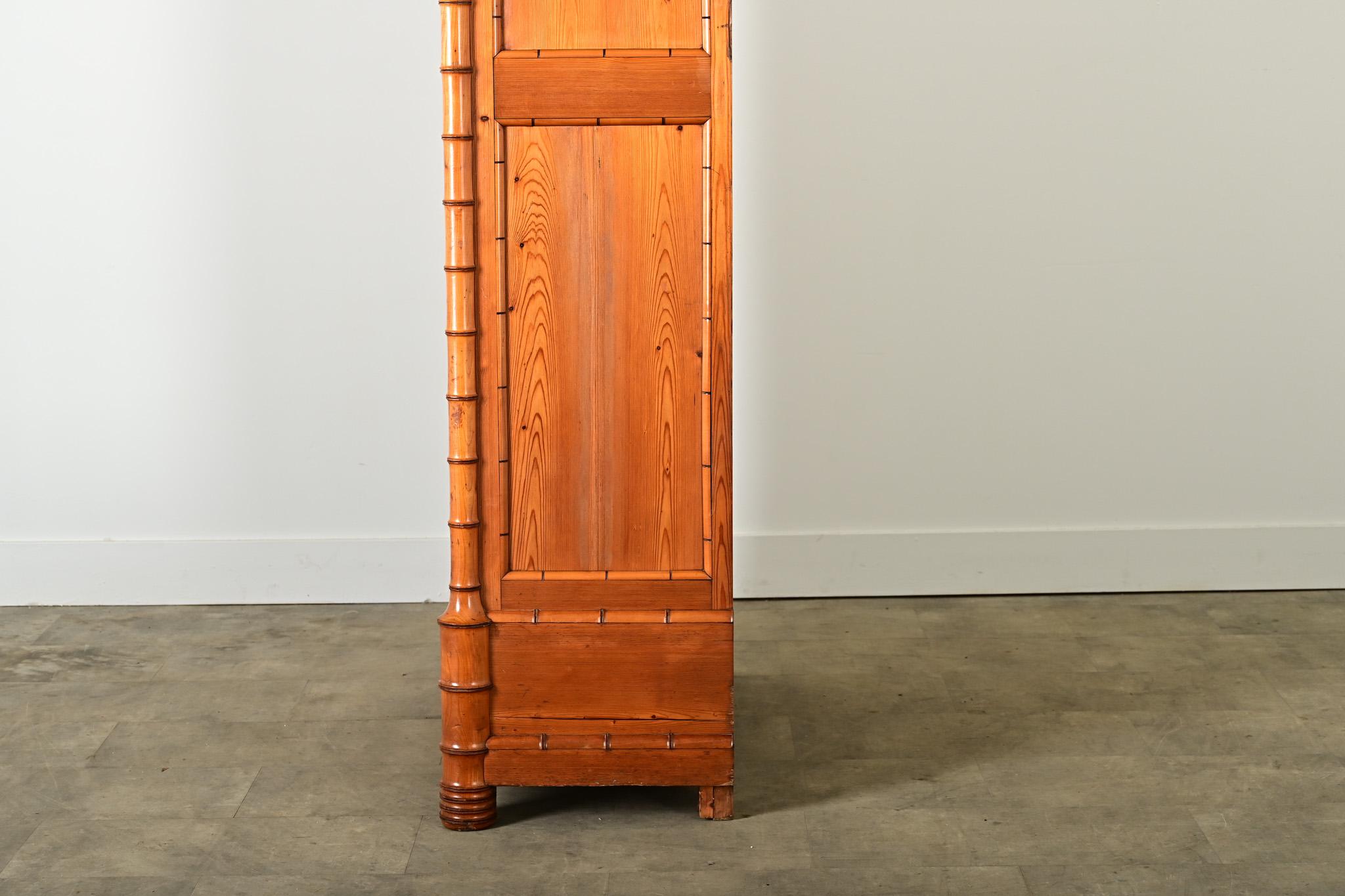 Armoire francese del XIX secolo in pino e specchio in finto bambù in vendita 2