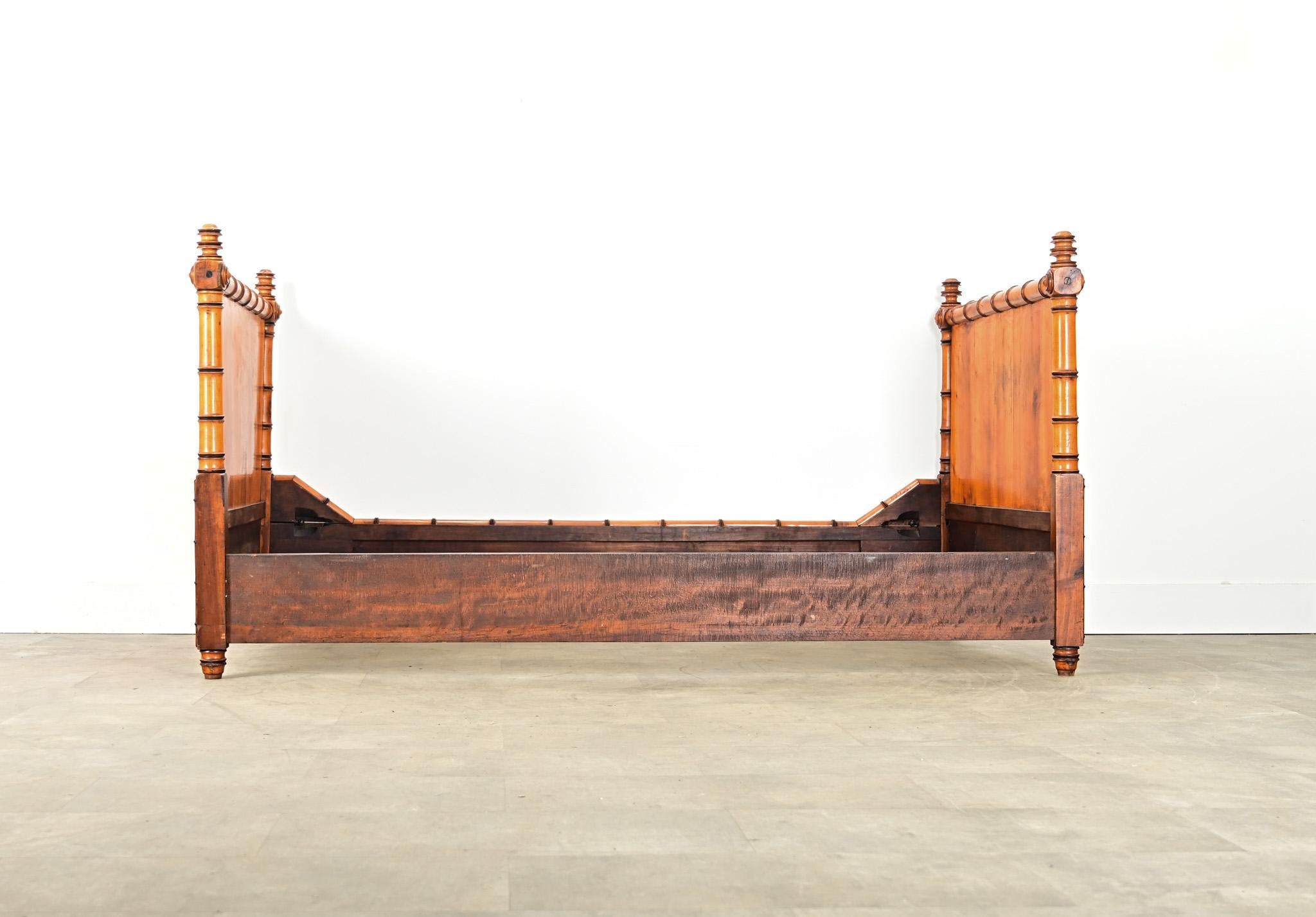 French 19th Century Faux Bamboo Twin Bed Frame en vente 2