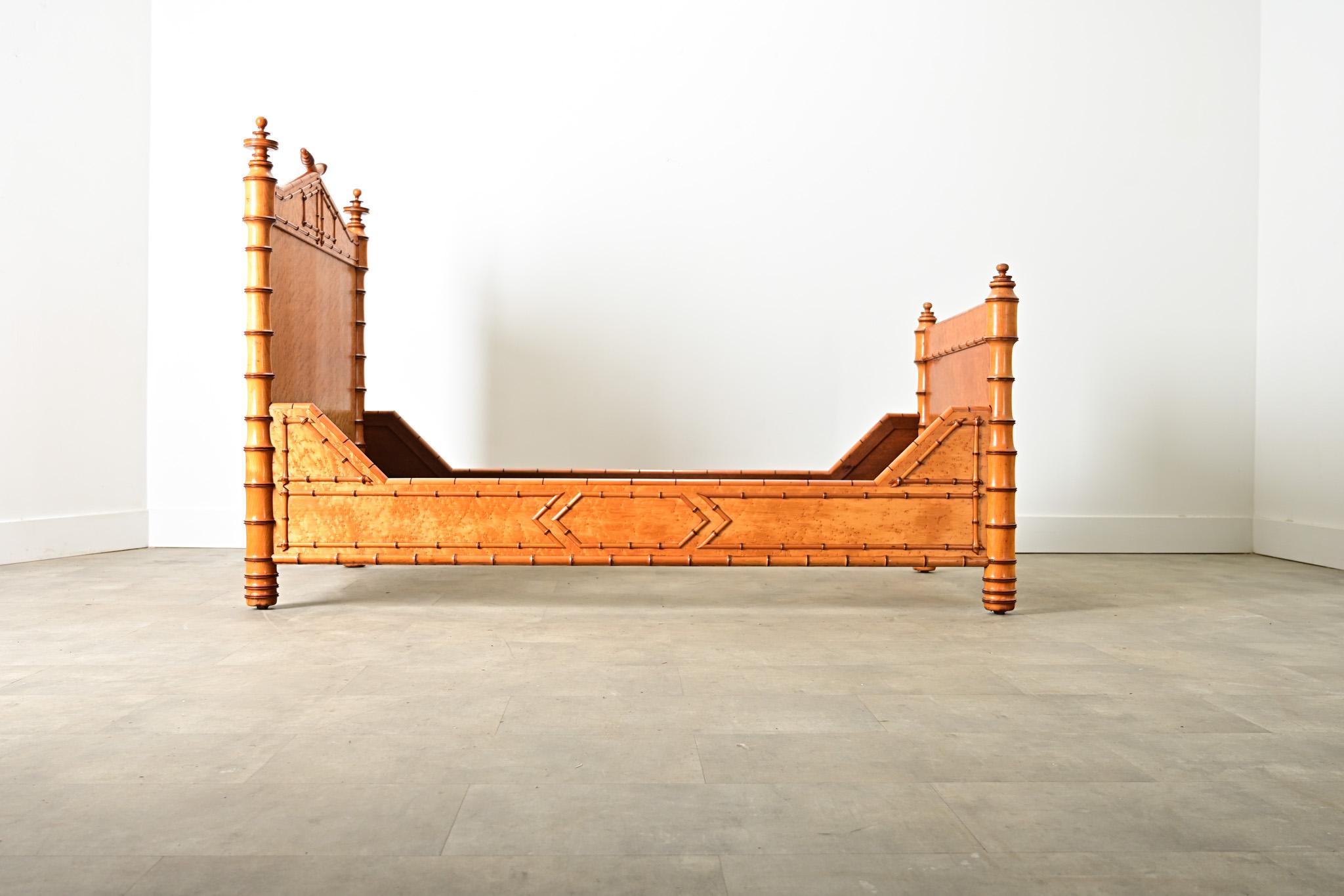 French 19th Century Faux Bamboo Twin Bed Frame en vente 5