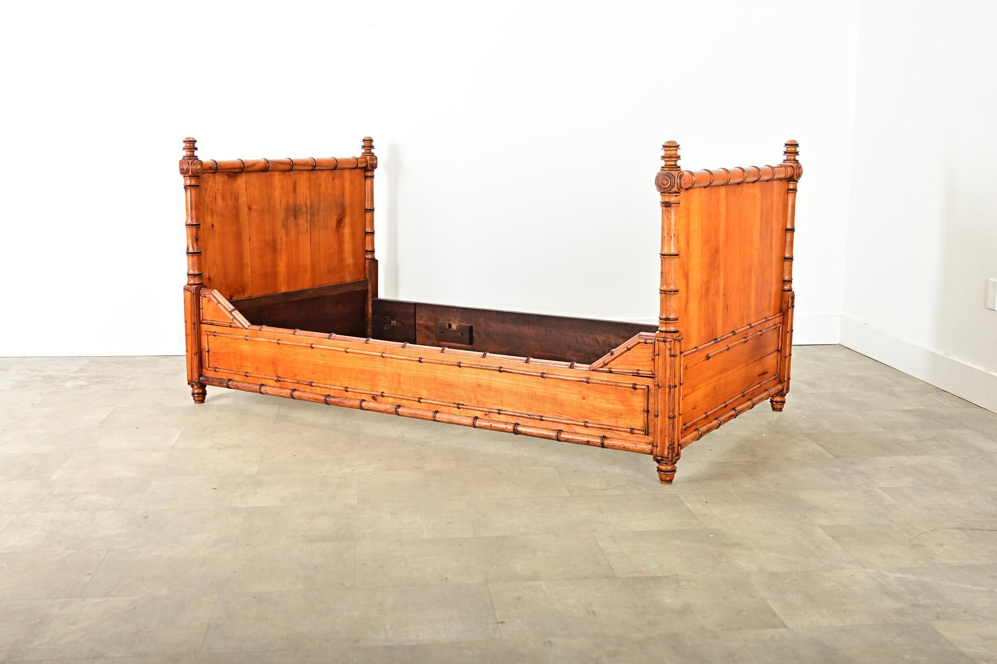 Français French 19th Century Faux Bamboo Twin Bed Frame en vente