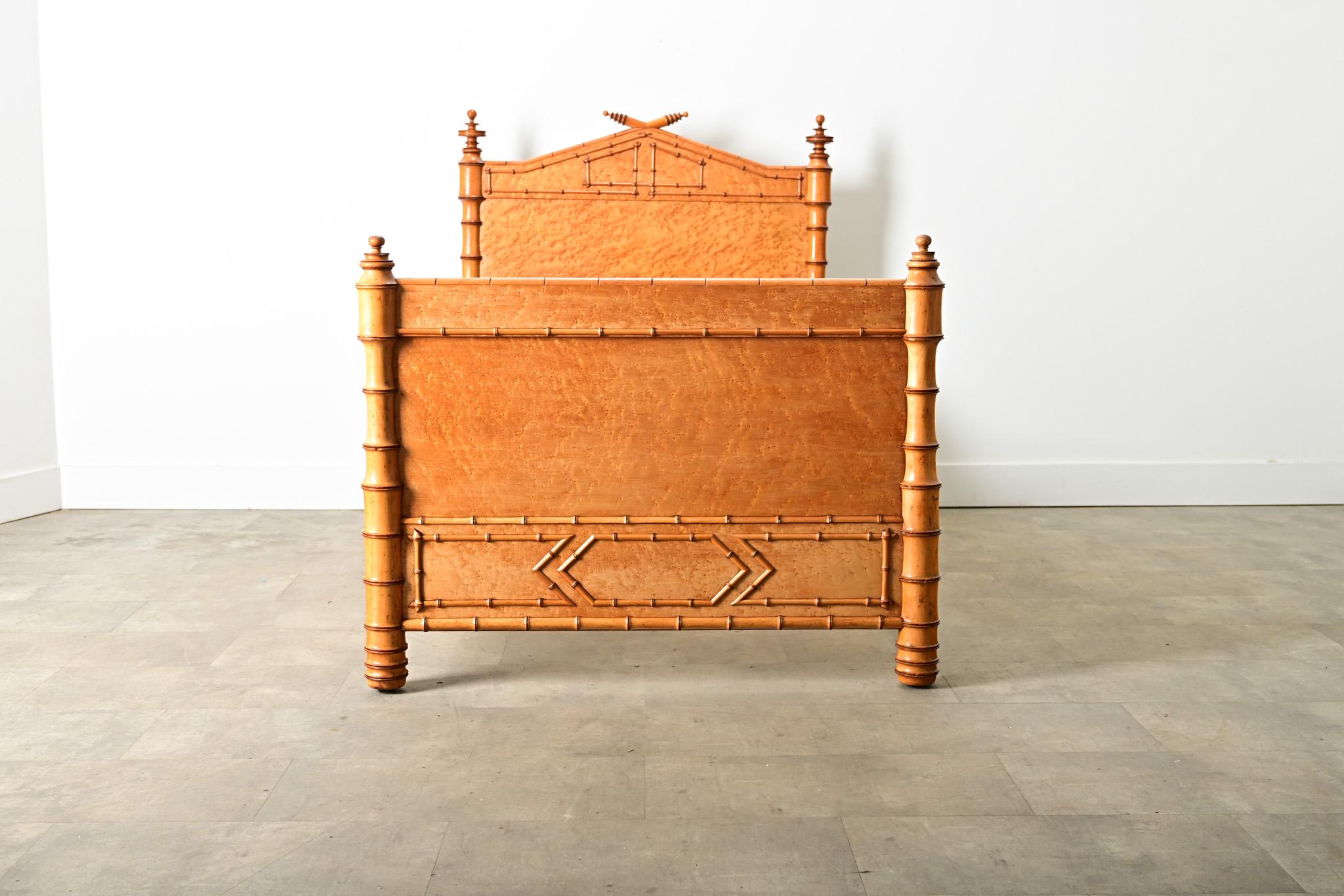 Tourné French 19th Century Faux Bamboo Twin Bed Frame en vente