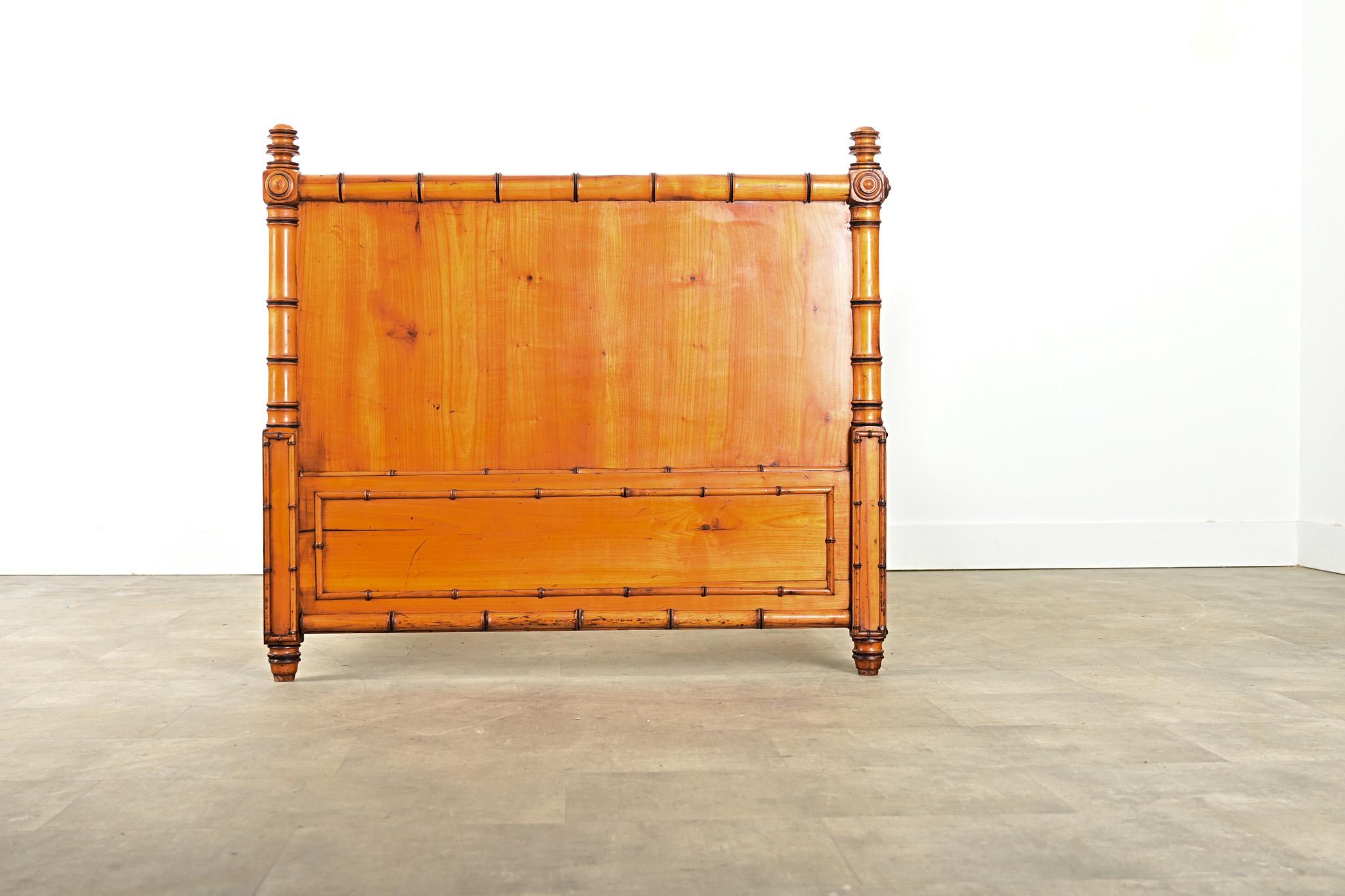 French 19th Century Faux Bamboo Twin Bed Frame Bon état - En vente à Baton Rouge, LA