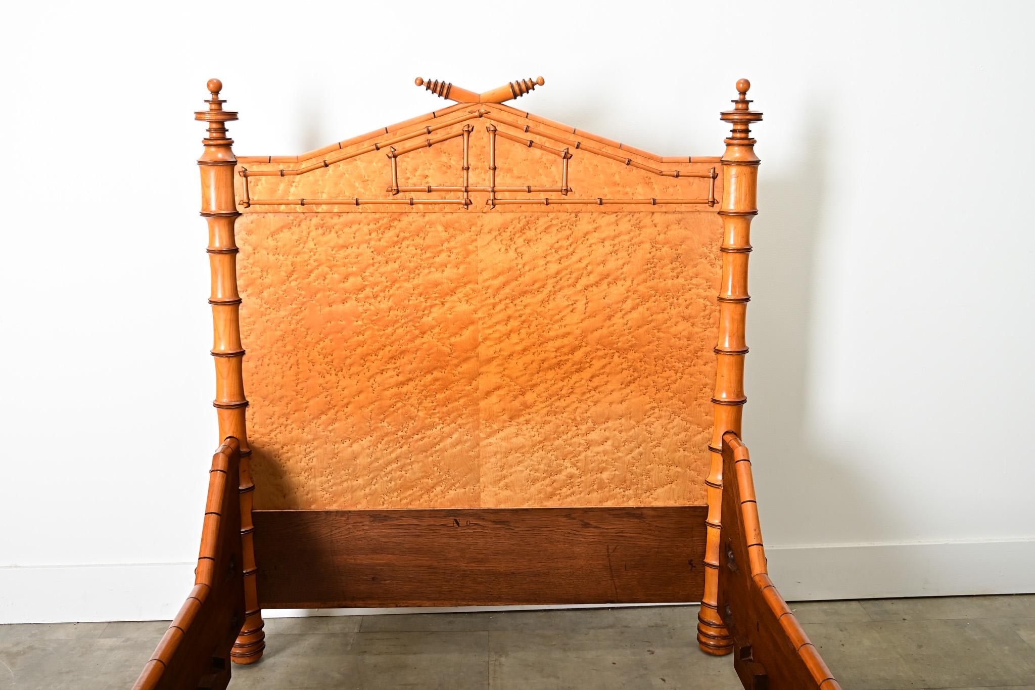 XIXe siècle French 19th Century Faux Bamboo Twin Bed Frame en vente