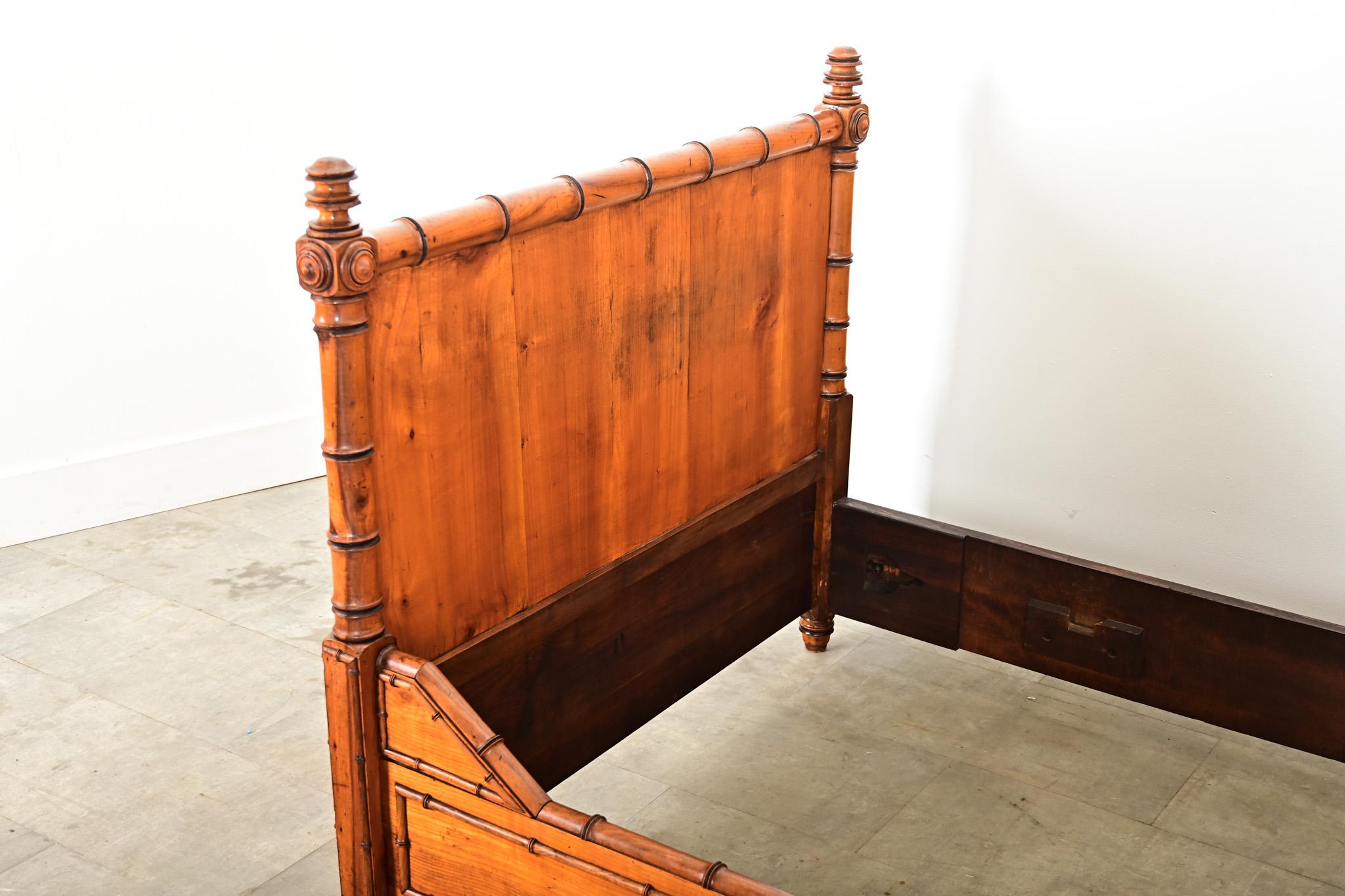 XIXe siècle French 19th Century Faux Bamboo Twin Bed Frame en vente