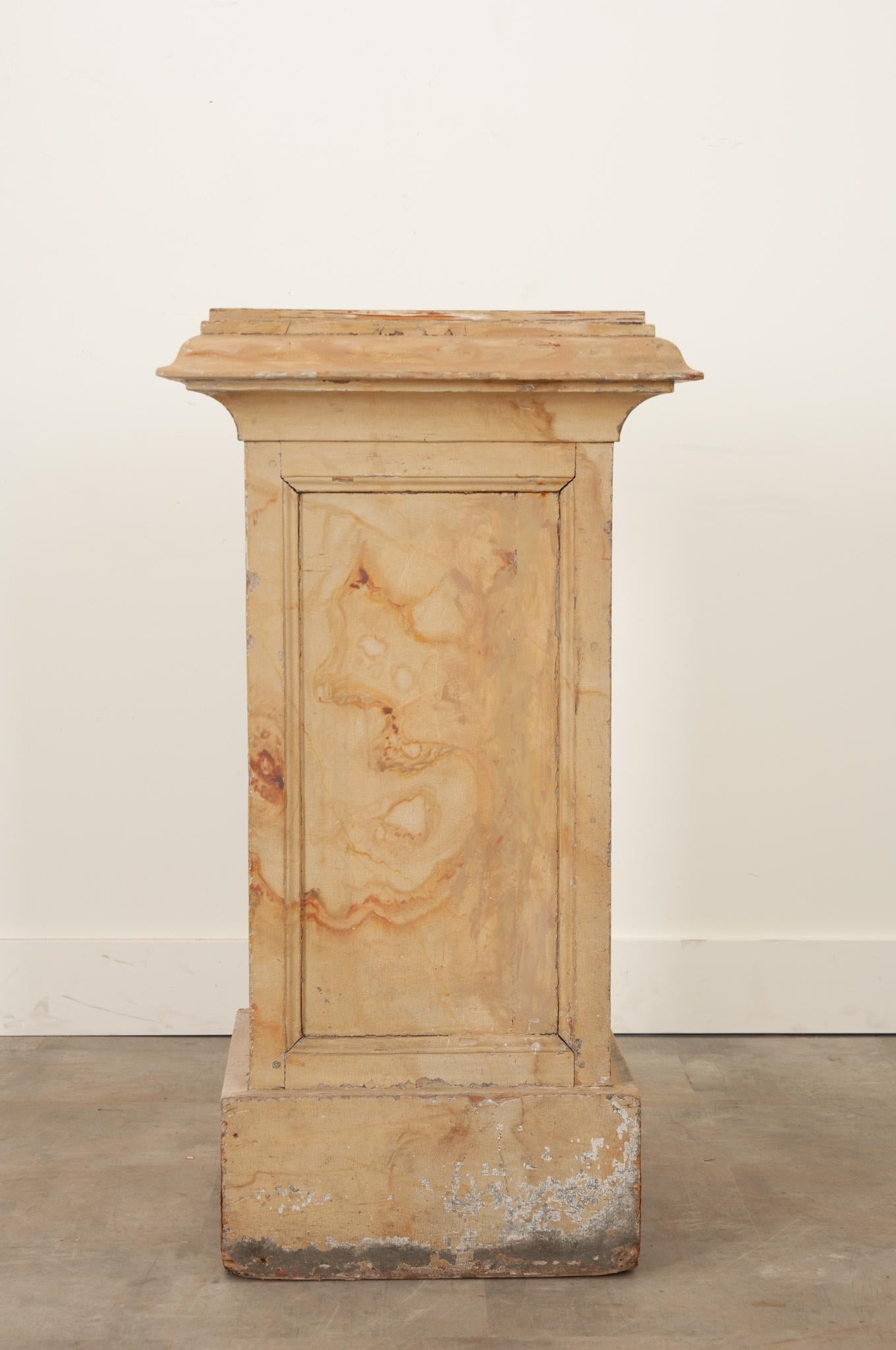Autre Piédestal français en faux marbre du 19ème siècle en vente