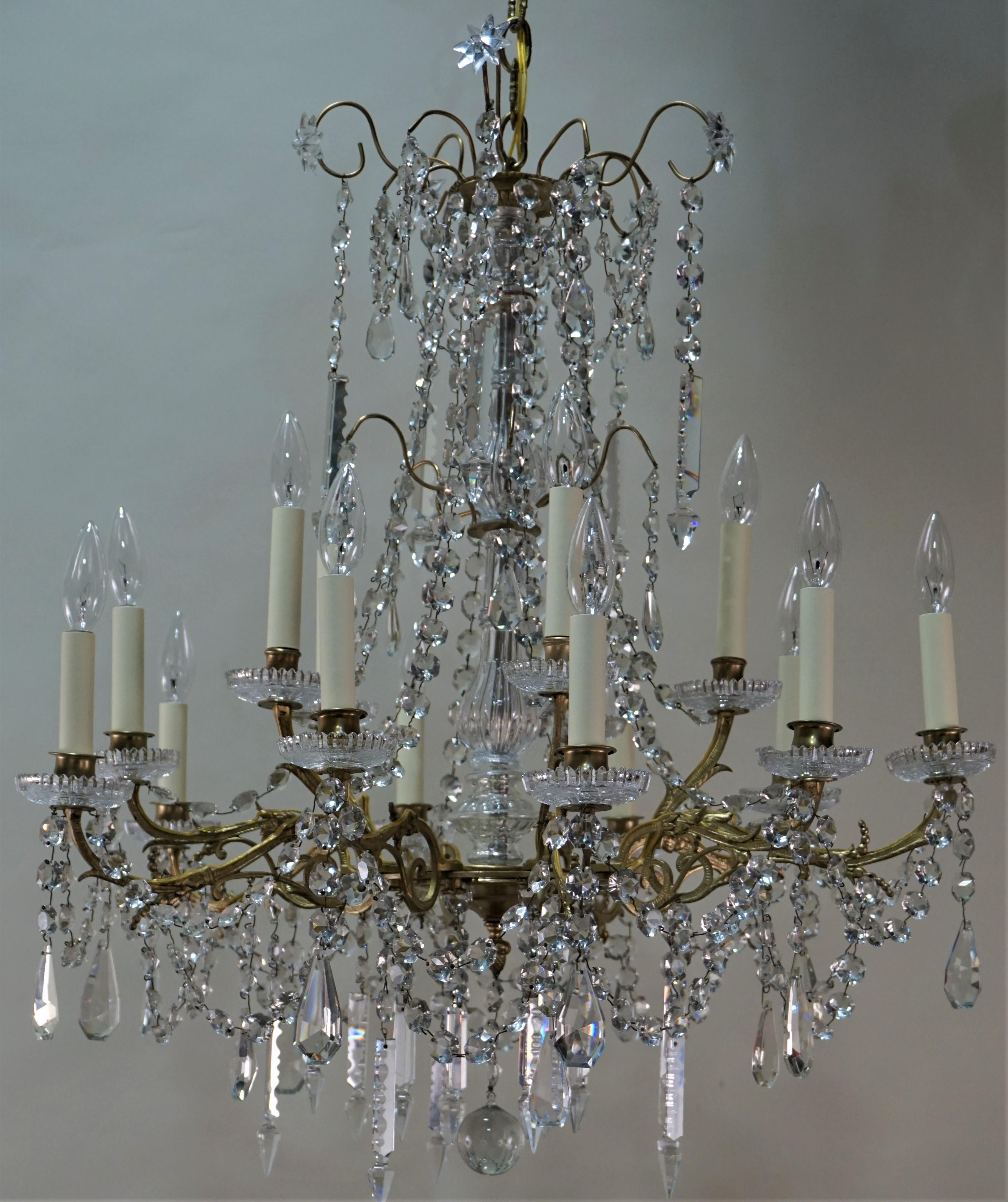 French 19th Century Fifteen-Light Crystal and Bronze Chandelier 7