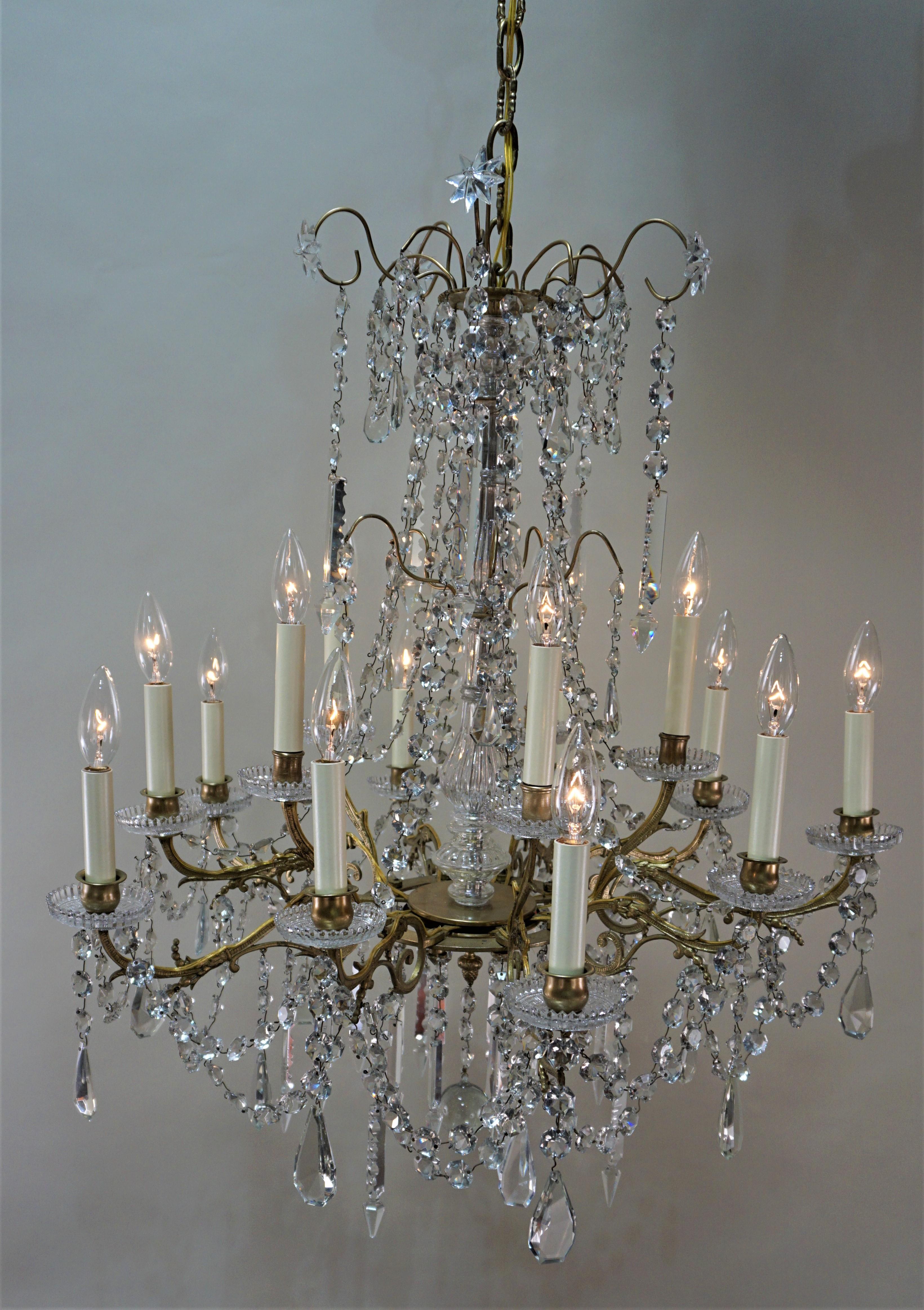 French 19th Century Fifteen-Light Crystal and Bronze Chandelier 5