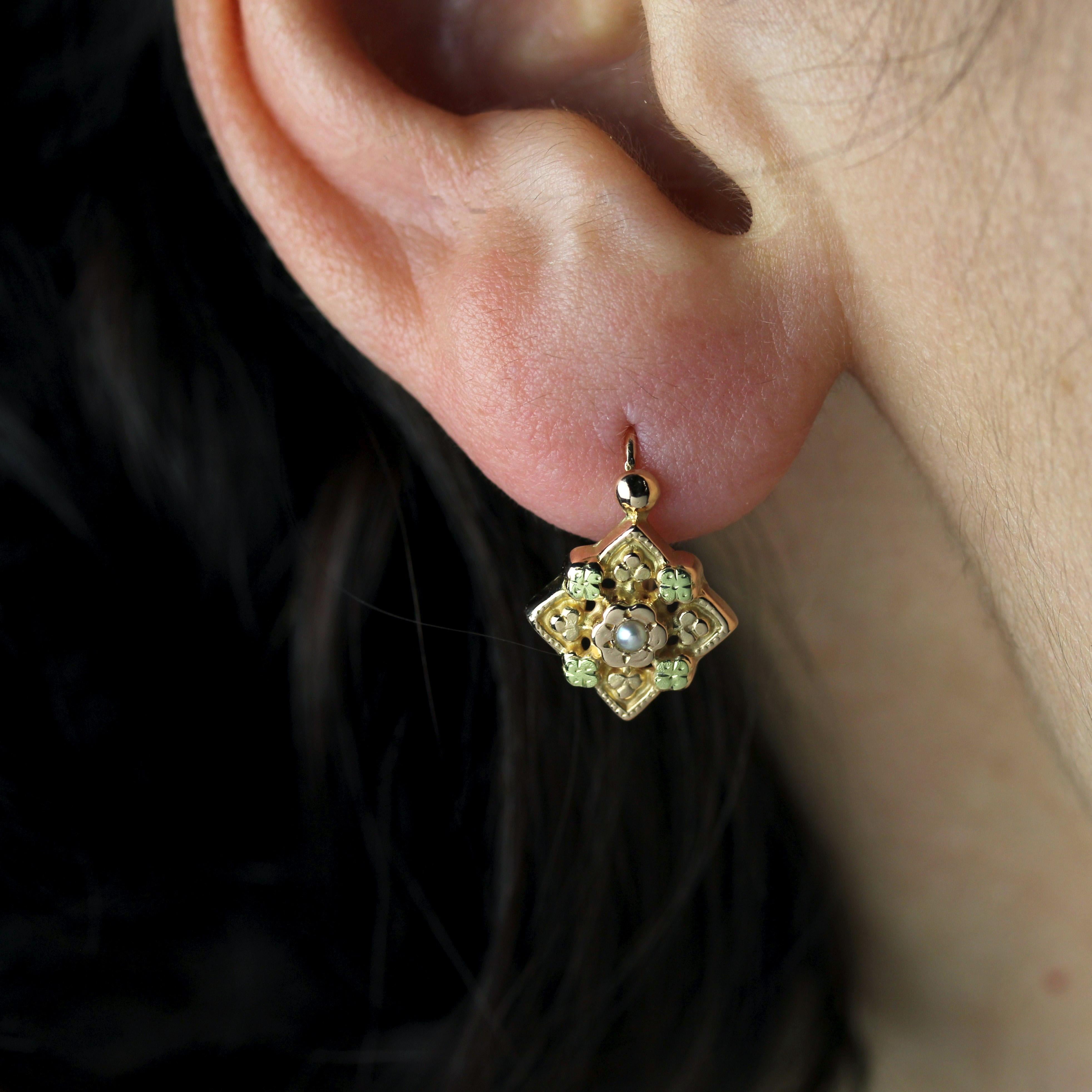 Donna French 19th Century Fine Pearl 18 Karat Rose Gold Lever Back Earrings in vendita