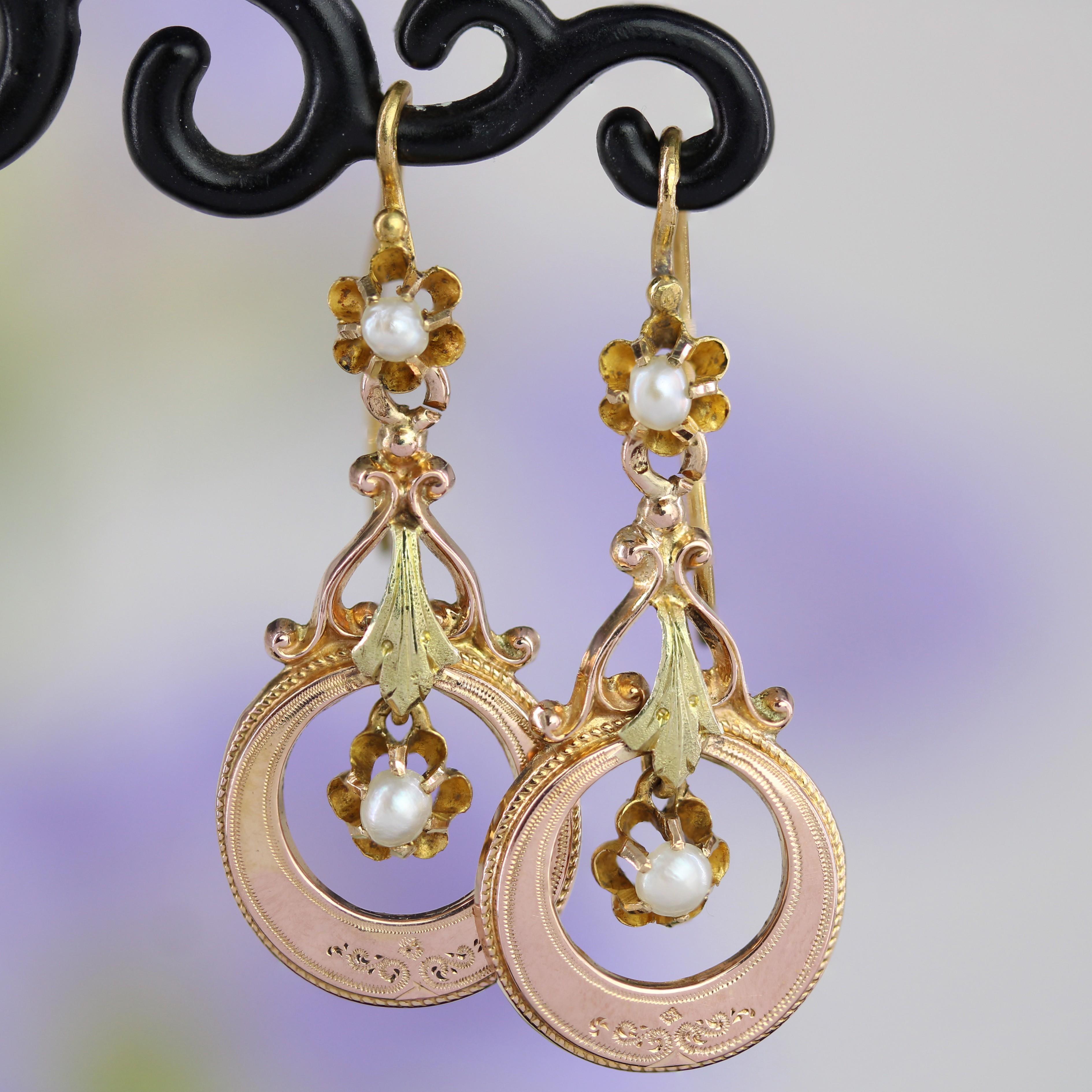 Napoleone III French 19th Century Fine Pearl 18 Karat Rose Green Gold Dangle Earrings in vendita