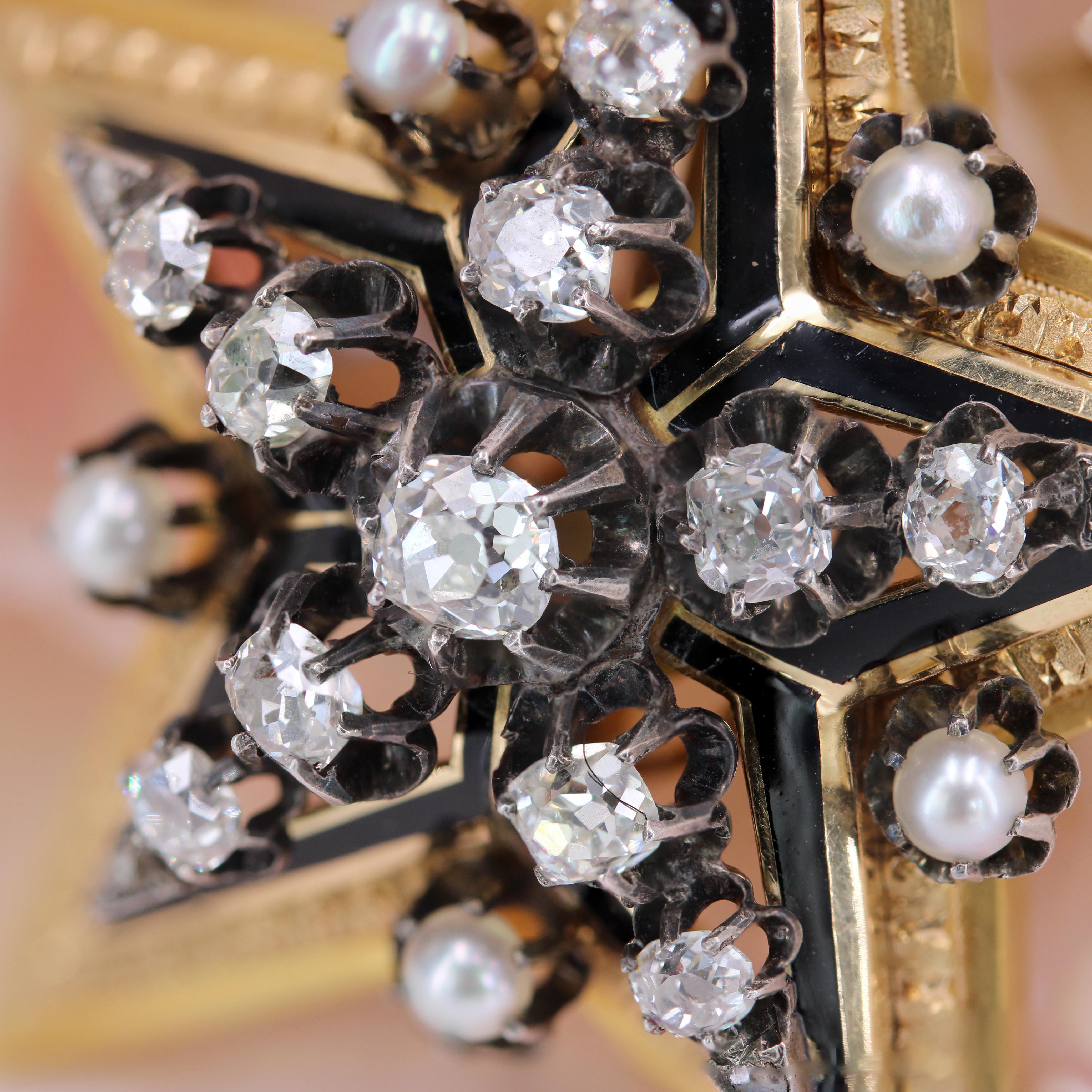 Französische Stern-Anhänger-Brosche aus 18 Karat Gelbgold mit feinen Perlen und Diamanten aus dem 19. Jahrhundert im Angebot 3