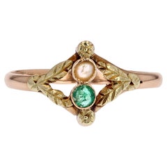 Bague française du 19e siècle en or rose et vert 18 carats, perle fine et émeraude