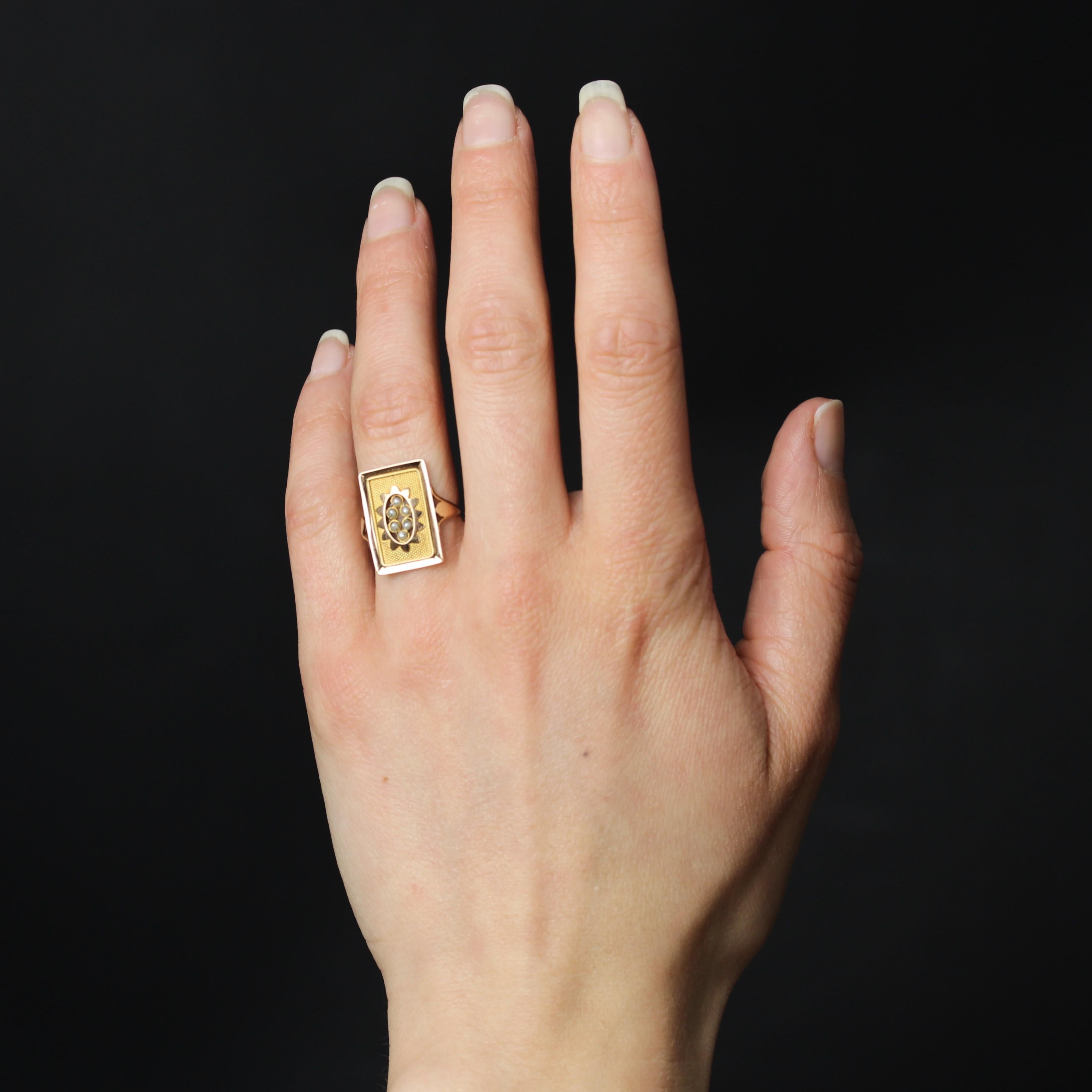Perle Bague rectangulaire en or jaune 18 carats et perles fines du 19e siècle en vente