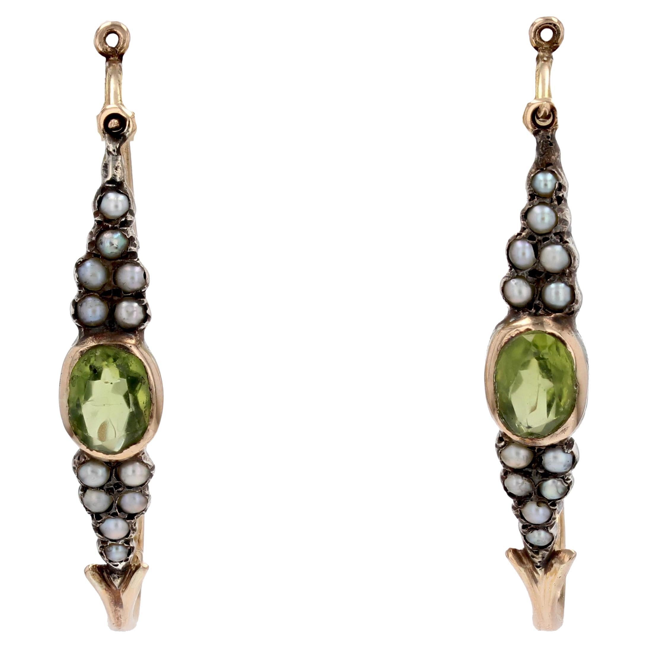 French 19th Century Fine Pearls Peridot 18 Karat Yellow Gold Poissardes Earrings