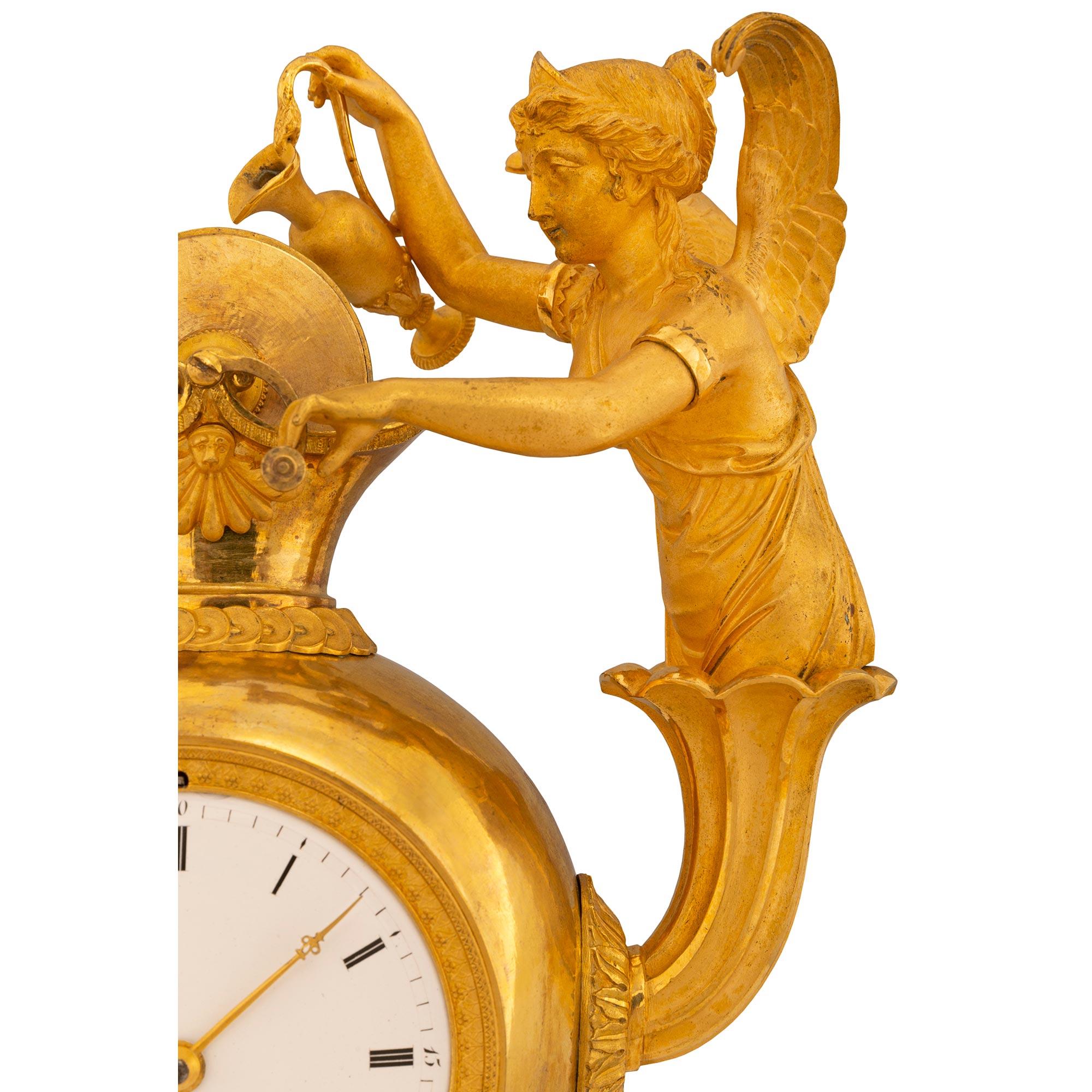 Bronze doré Horloge française du XIXe siècle en bronze doré du Premier Empire en vente