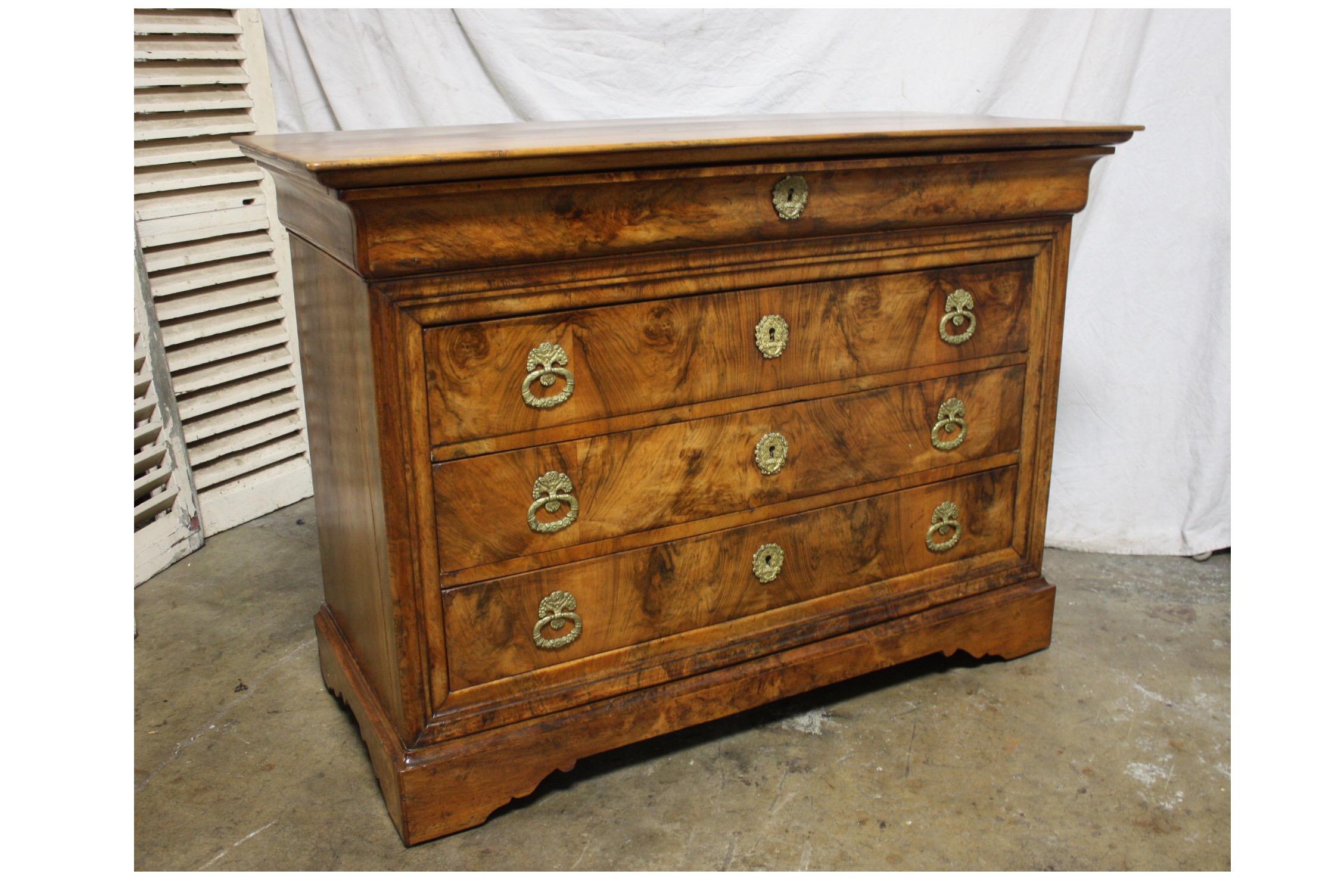 French 19th Century Flamed Walnut Chest 6
