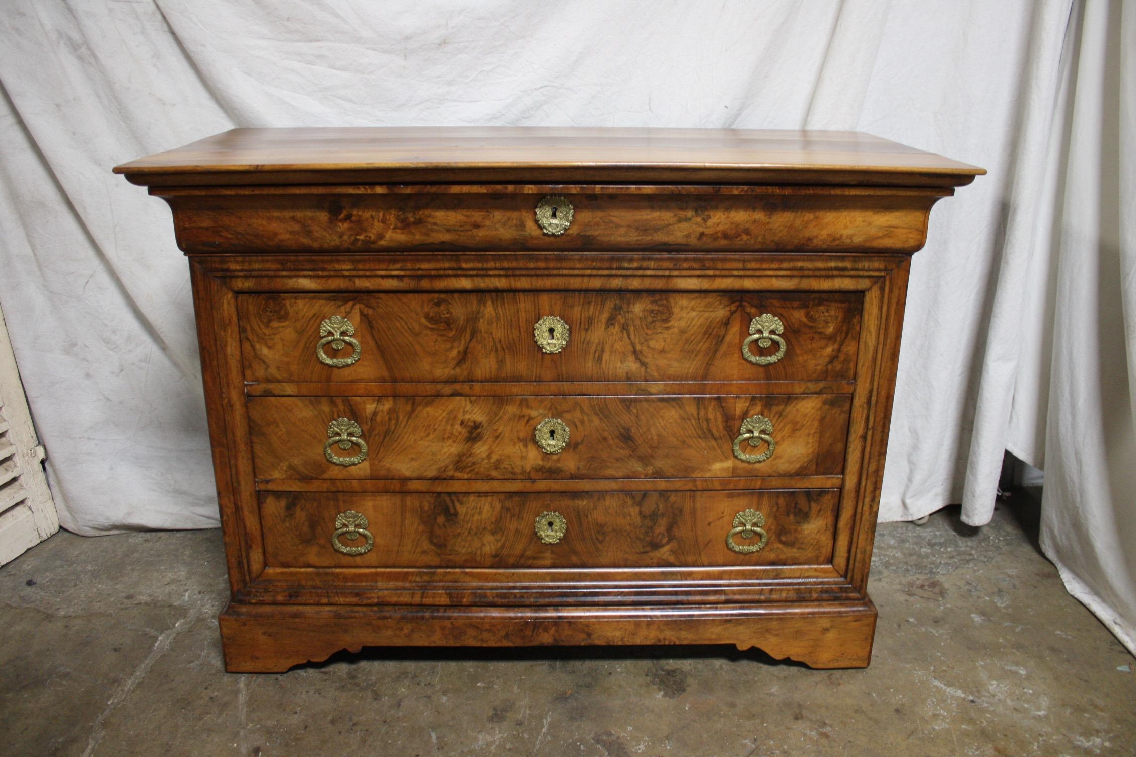 French 19th Century Flamed Walnut Chest 7