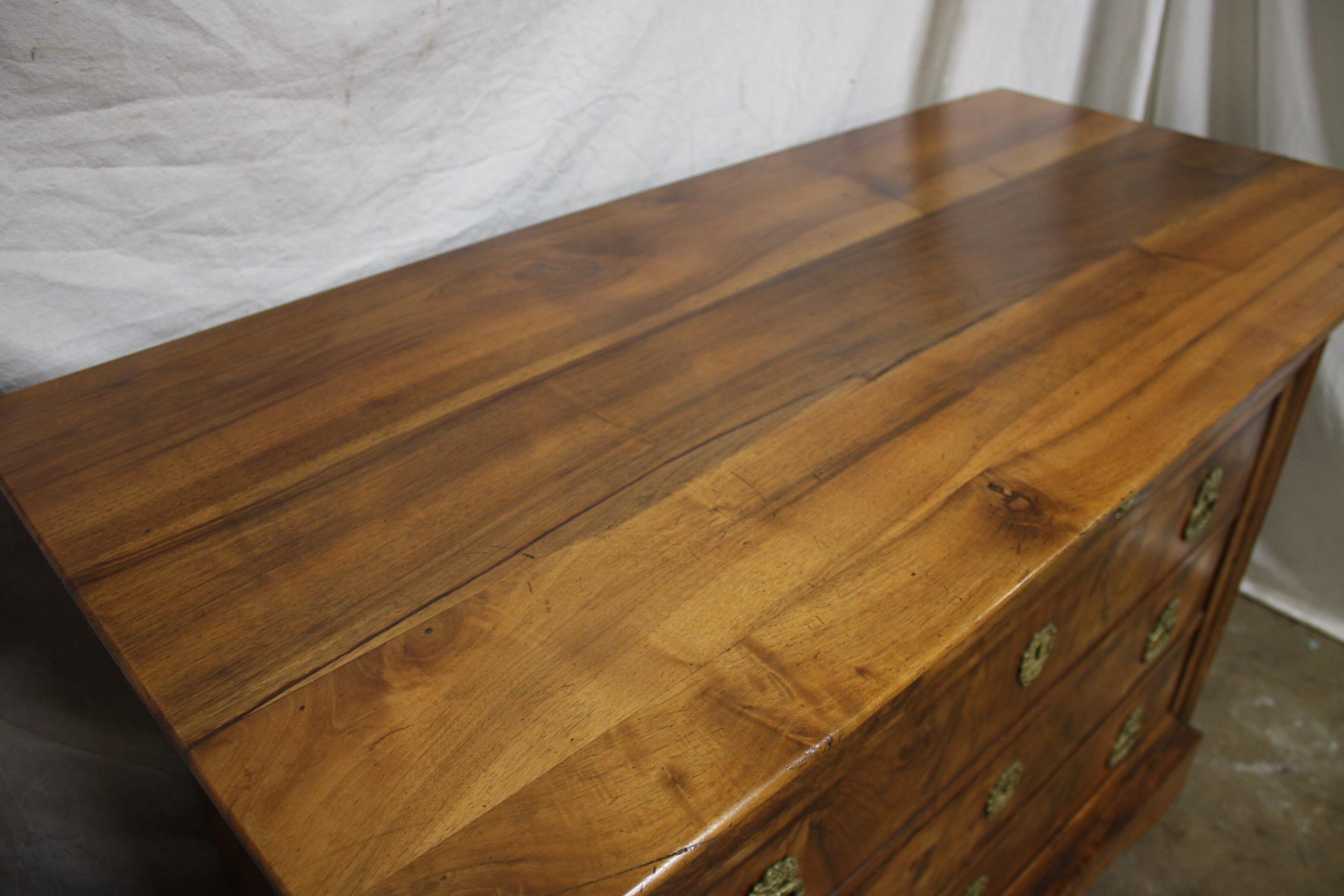 French 19th Century Flamed Walnut Chest In Good Condition In Stockbridge, GA