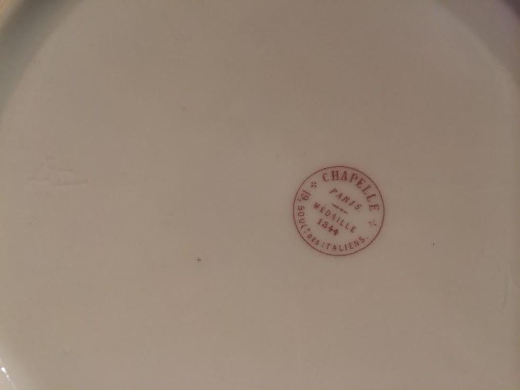 Service de table français du 19ème siècle à 102 pièces à motifs floraux en vente 1