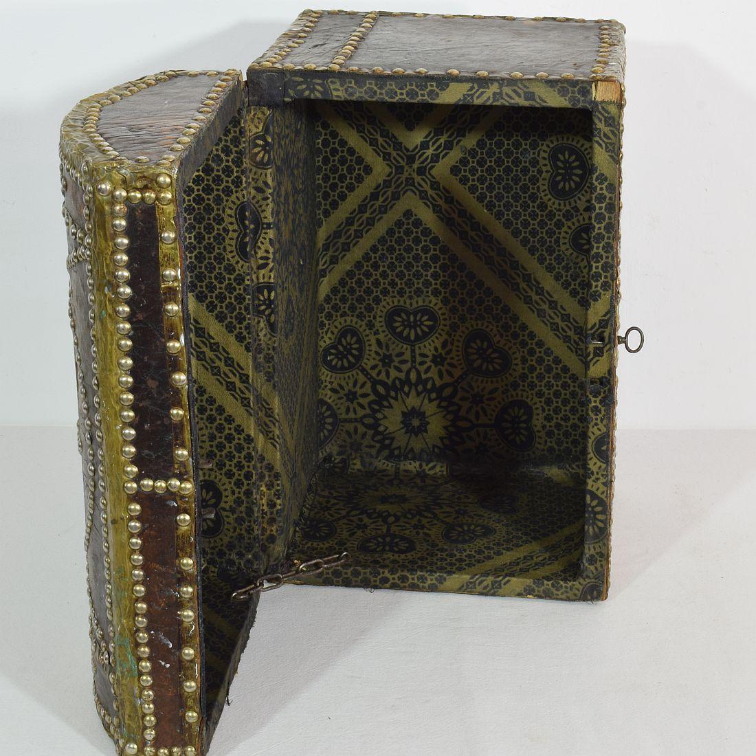 French 19th Century Folk Art Leather Box For Sale 7