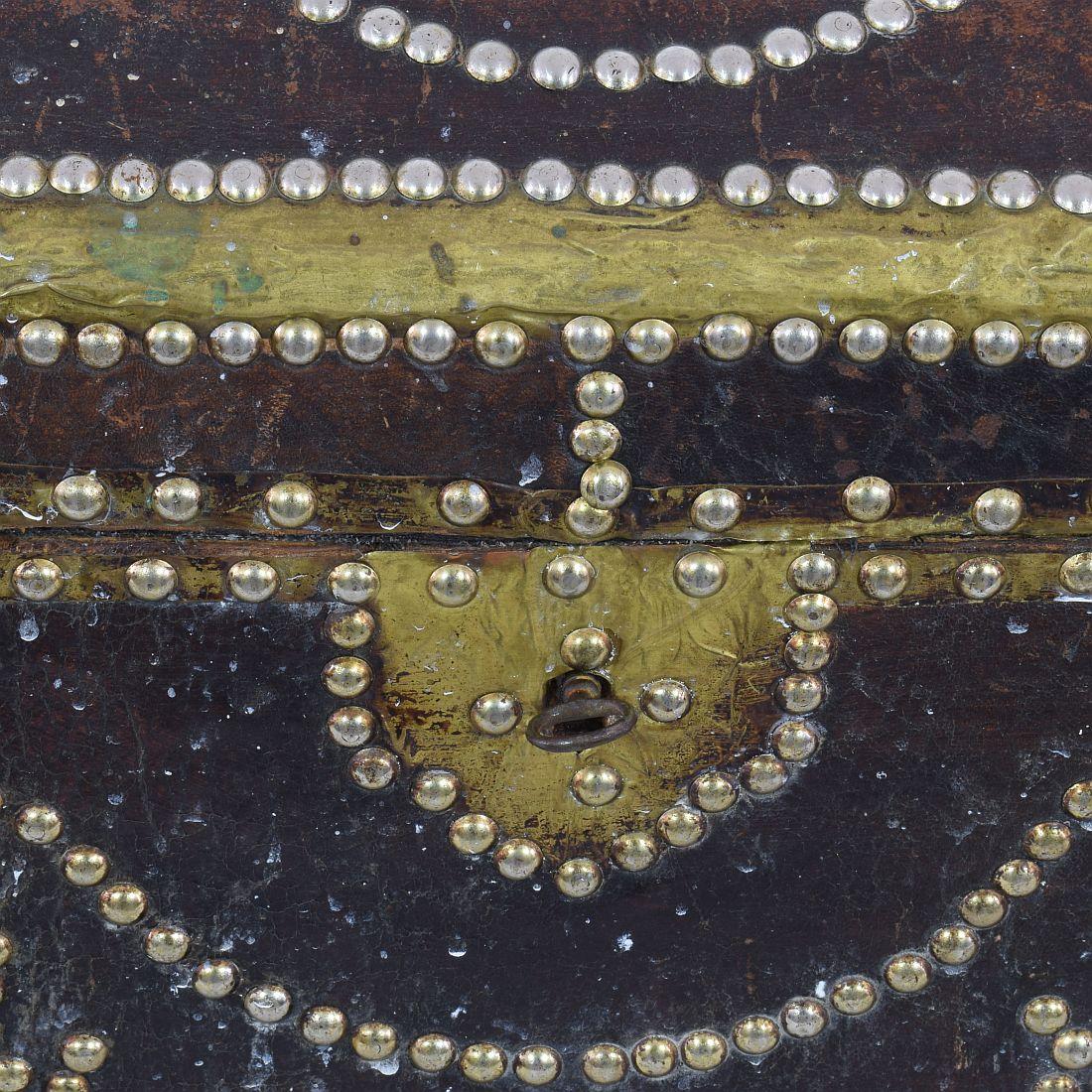 Boîte en cuir d'art populaire français du 19e siècle en vente 4