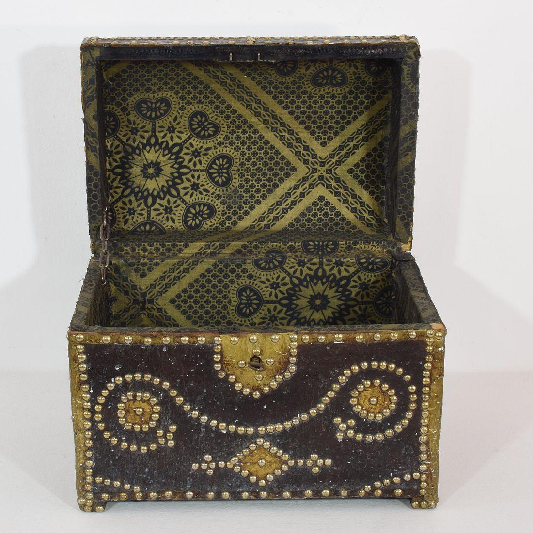 French 19th Century Folk Art Leather Box For Sale 4