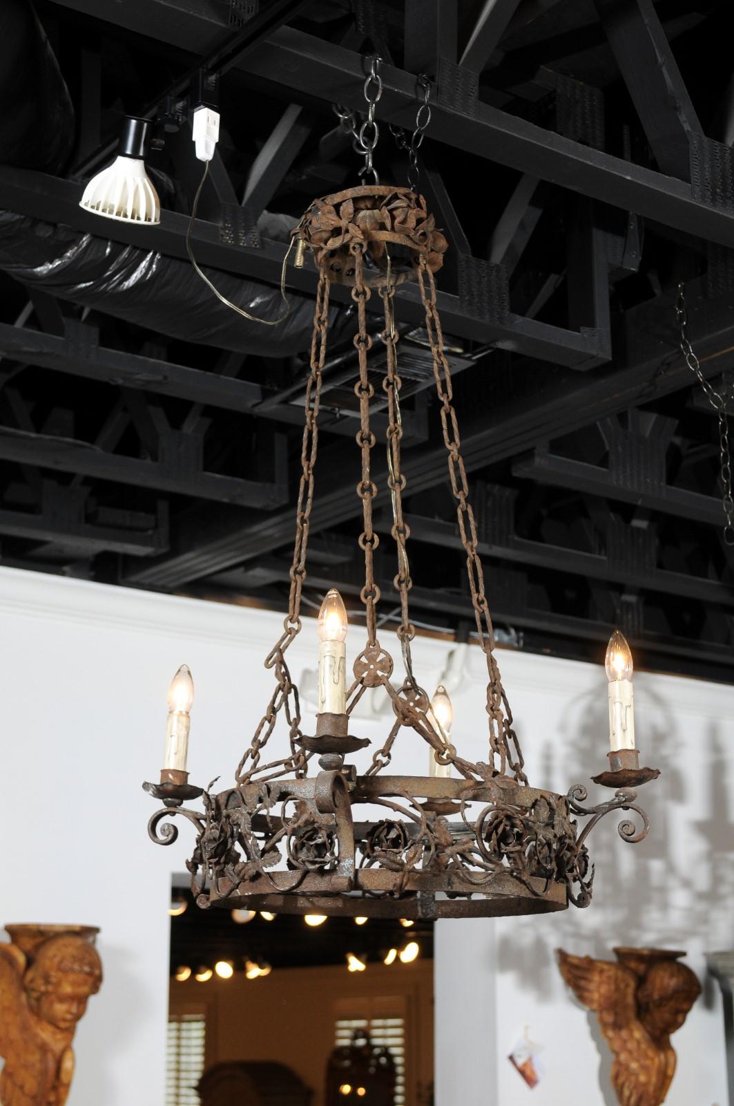 French 19th Century Four-Light Iron Ring Chandelier with Flowers and Vines For Sale 1