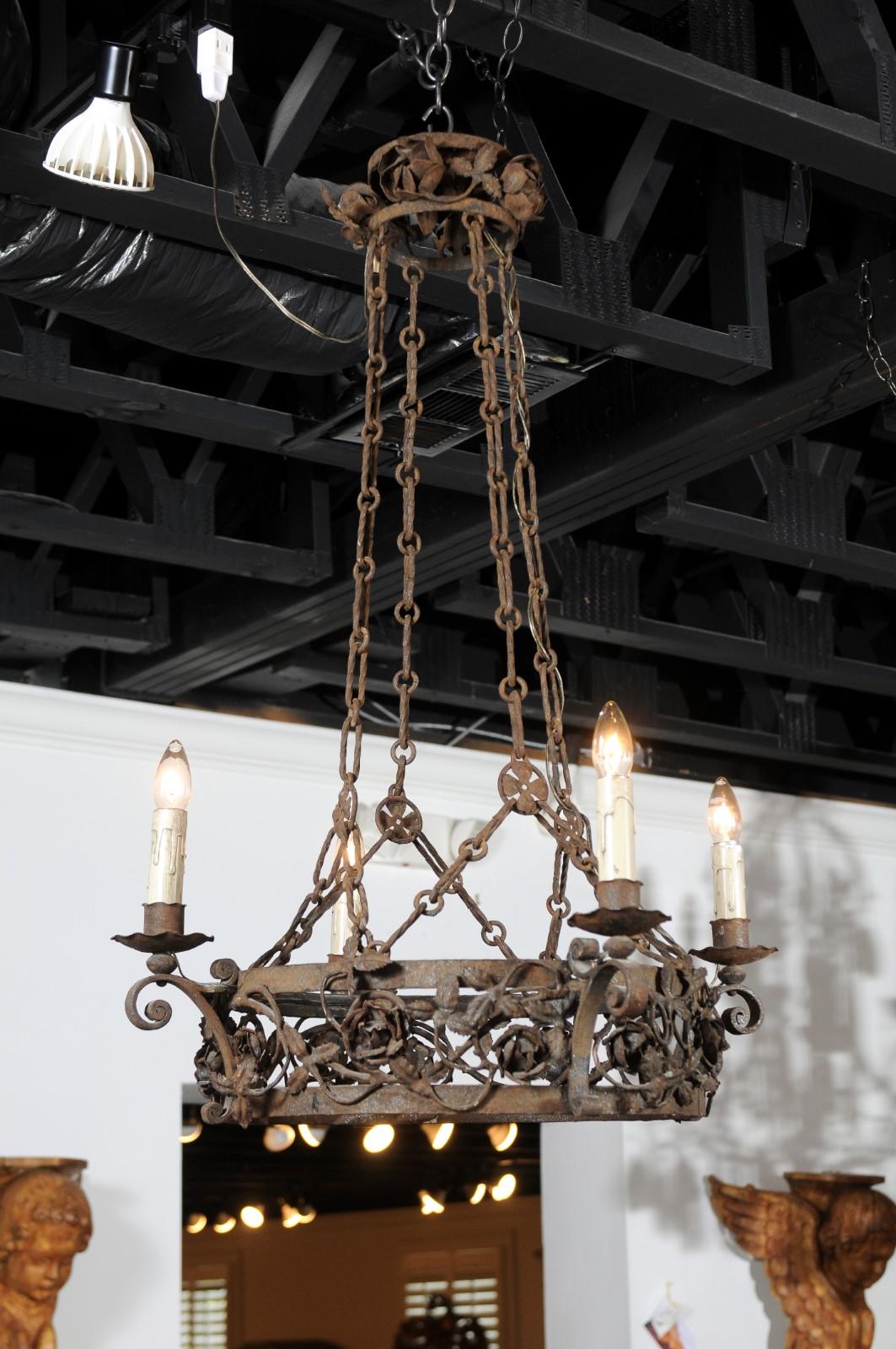 French 19th Century Four-Light Iron Ring Chandelier with Flowers and Vines For Sale 2