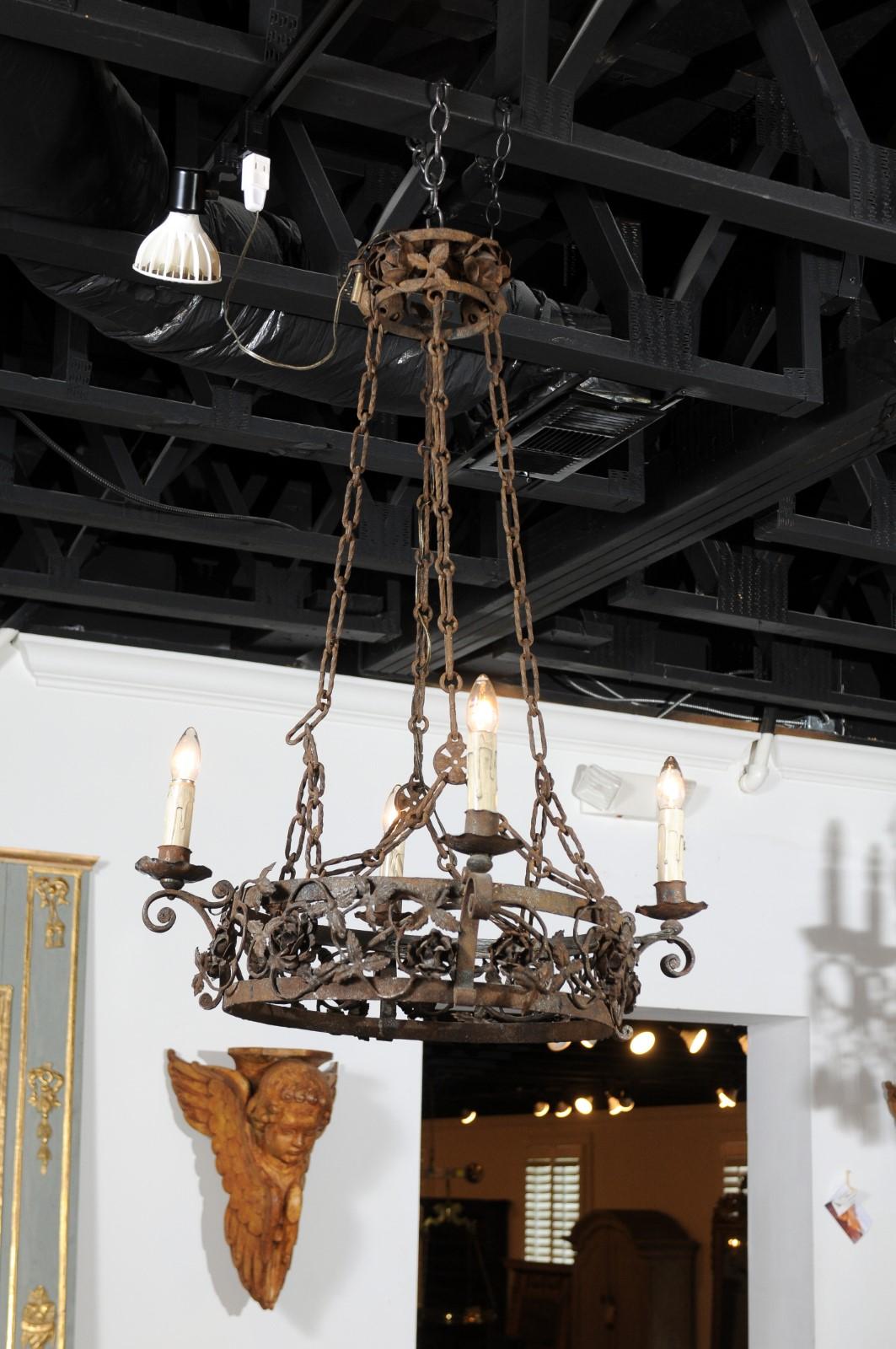 French 19th Century Four-Light Iron Ring Chandelier with Flowers and Vines For Sale 4