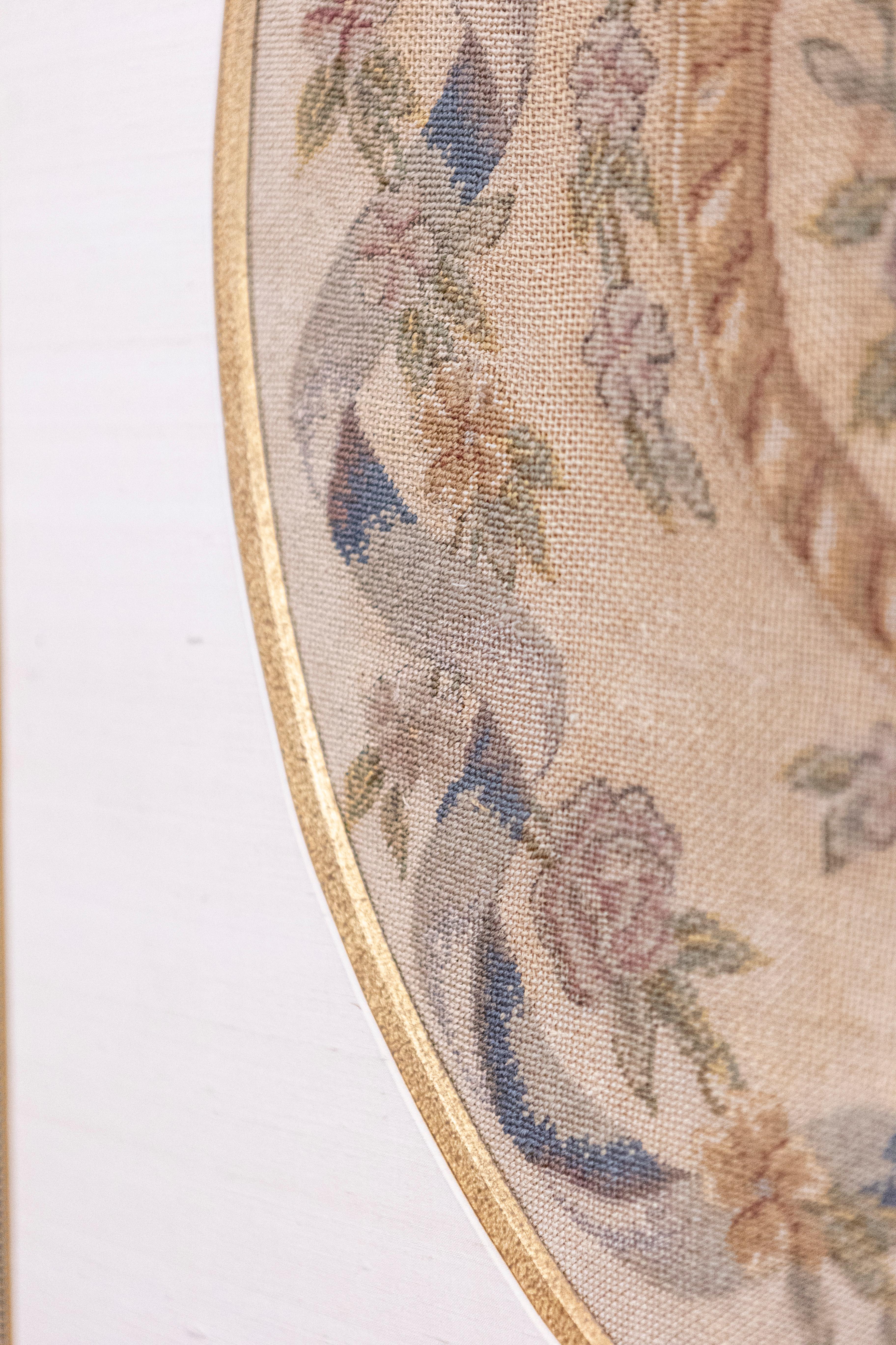 French 19th Century Framed Aubusson Oval Floral Tapestry in Giltwood Frame In Good Condition For Sale In Atlanta, GA