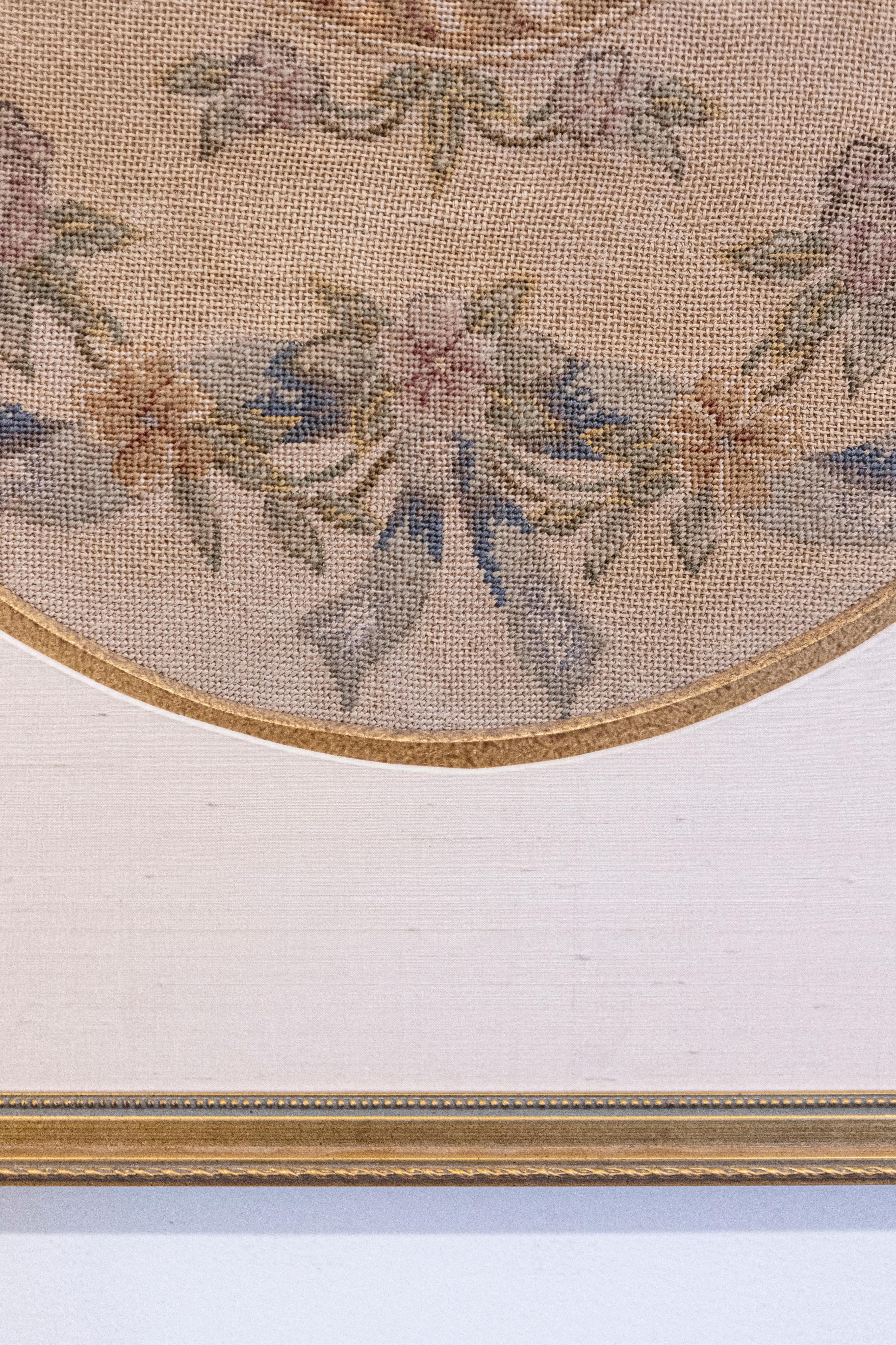 French 19th Century Framed Aubusson Oval Floral Tapestry in Giltwood Frame For Sale 3