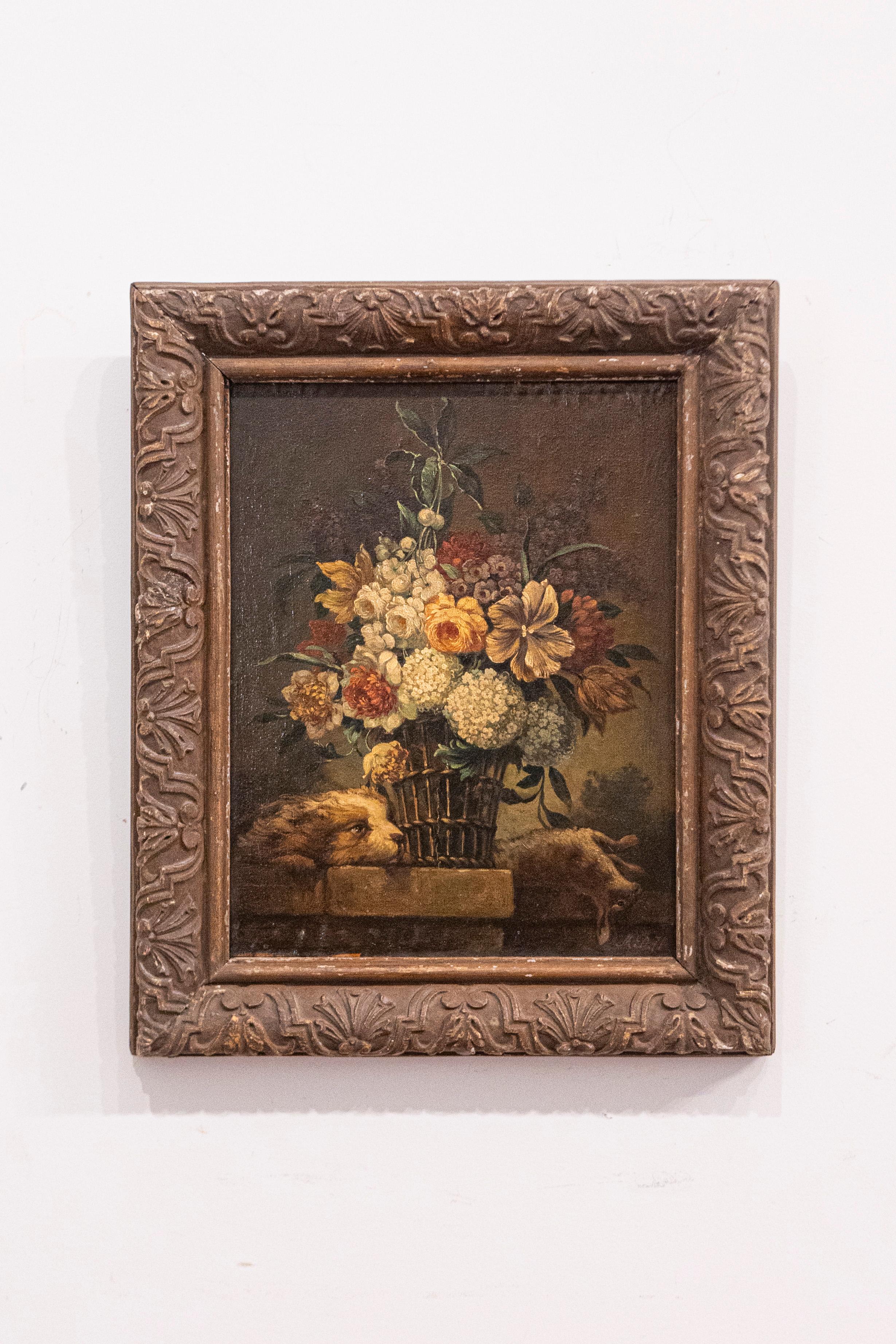 Ein französisches, gerahmtes Ölgemälde im Stil von Louis XV auf einer Tafel mit Blumenstillleben aus dem späten 19. Jahrhundert, mit Motiven von Hunden und Kaninchen. Dieses französische Gemälde, das im dritten Viertel des 19. Jahrhunderts entstand,
