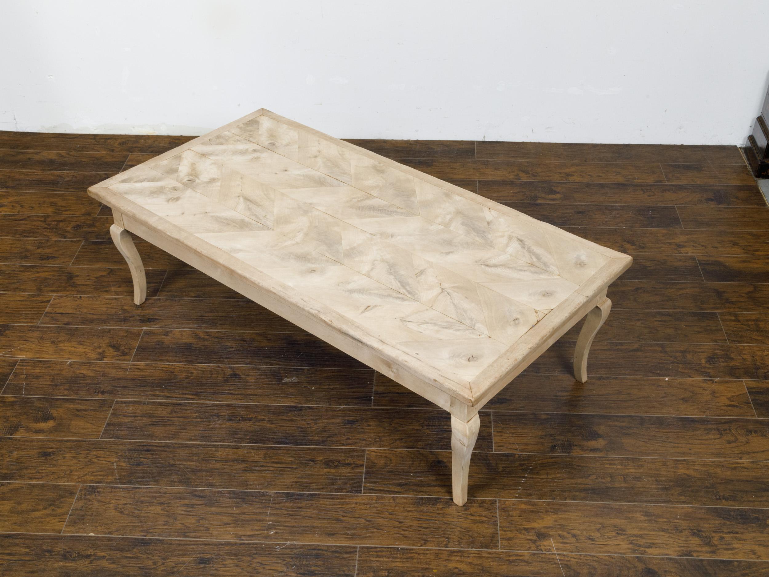 French 19th Century Fruitwood Coffee Table with Butterfly Veneer and Cabrioles For Sale 3