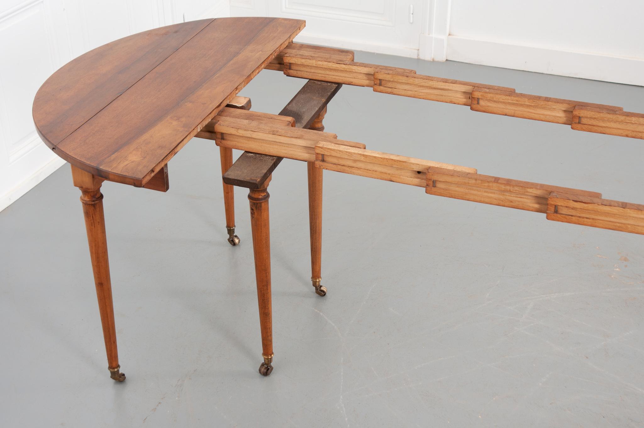 French 19th Century Fruitwood Extending Drop Leaf Dining Table In Good Condition In Baton Rouge, LA