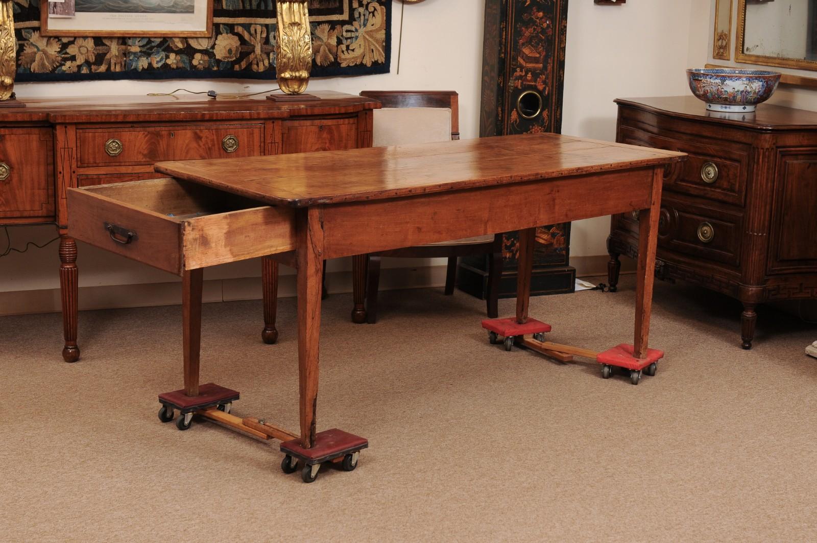 Mesa de granja/mesa de sofá estrecha de madera de frutal francesa del siglo XIX en Bastante bueno estado para la venta en Atlanta, GA