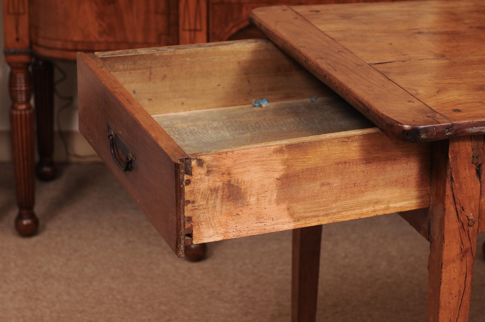 Mesa de granja/mesa de sofá estrecha de madera de frutal francesa del siglo XIX Madera frutal en venta