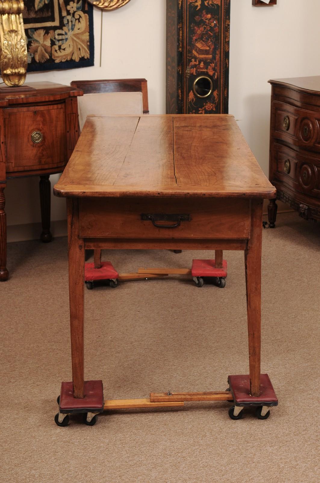Mesa de granja/mesa de sofá estrecha de madera de frutal francesa del siglo XIX en venta 1