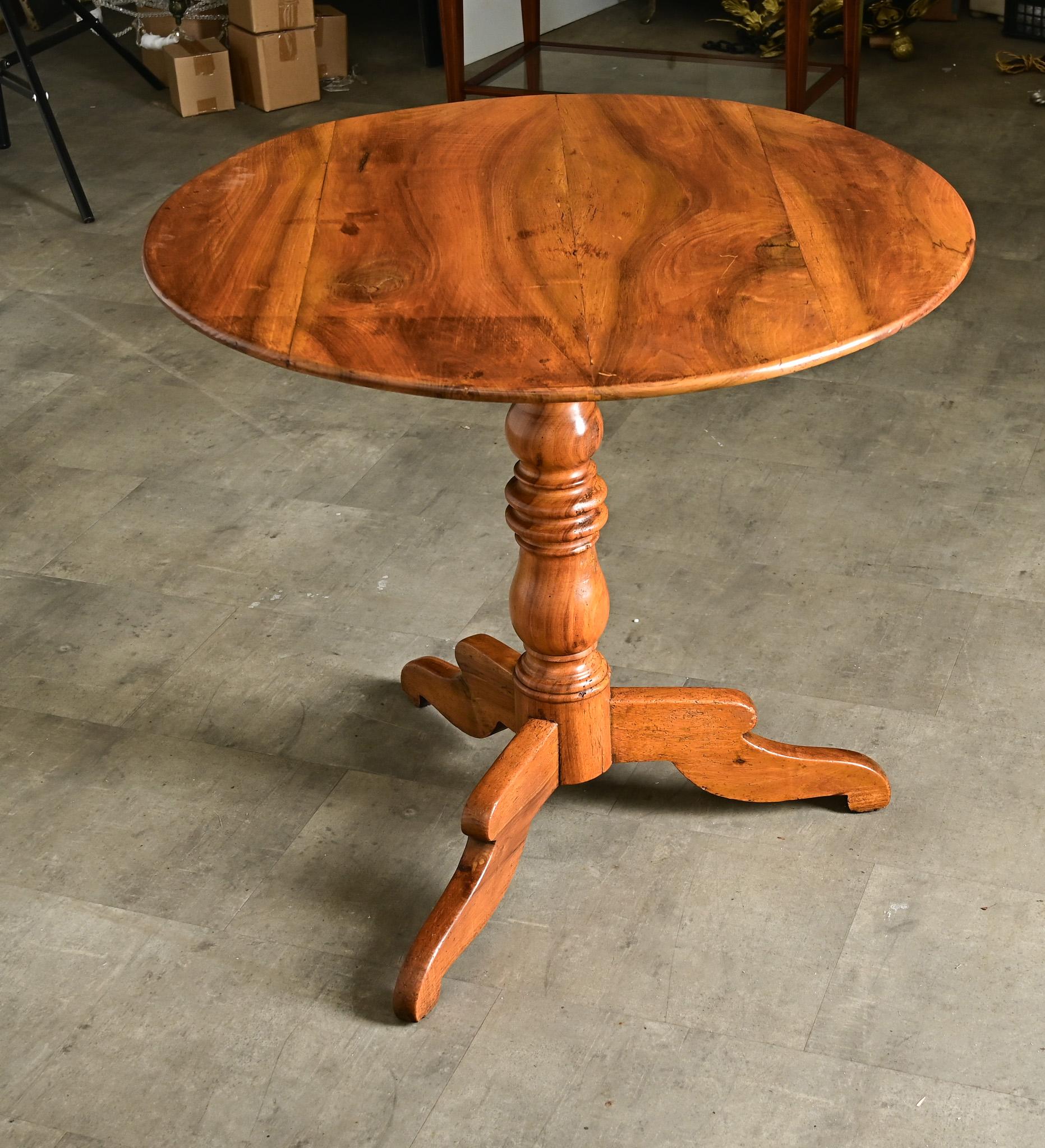 This French pedestal or gueridon table was handcrafted from gorgeous fruitwood circa 1850, reflecting Biedermeier creativity and the restraint of Louis Philippe style to fit with a range of interior design tastes today. Straightforward in