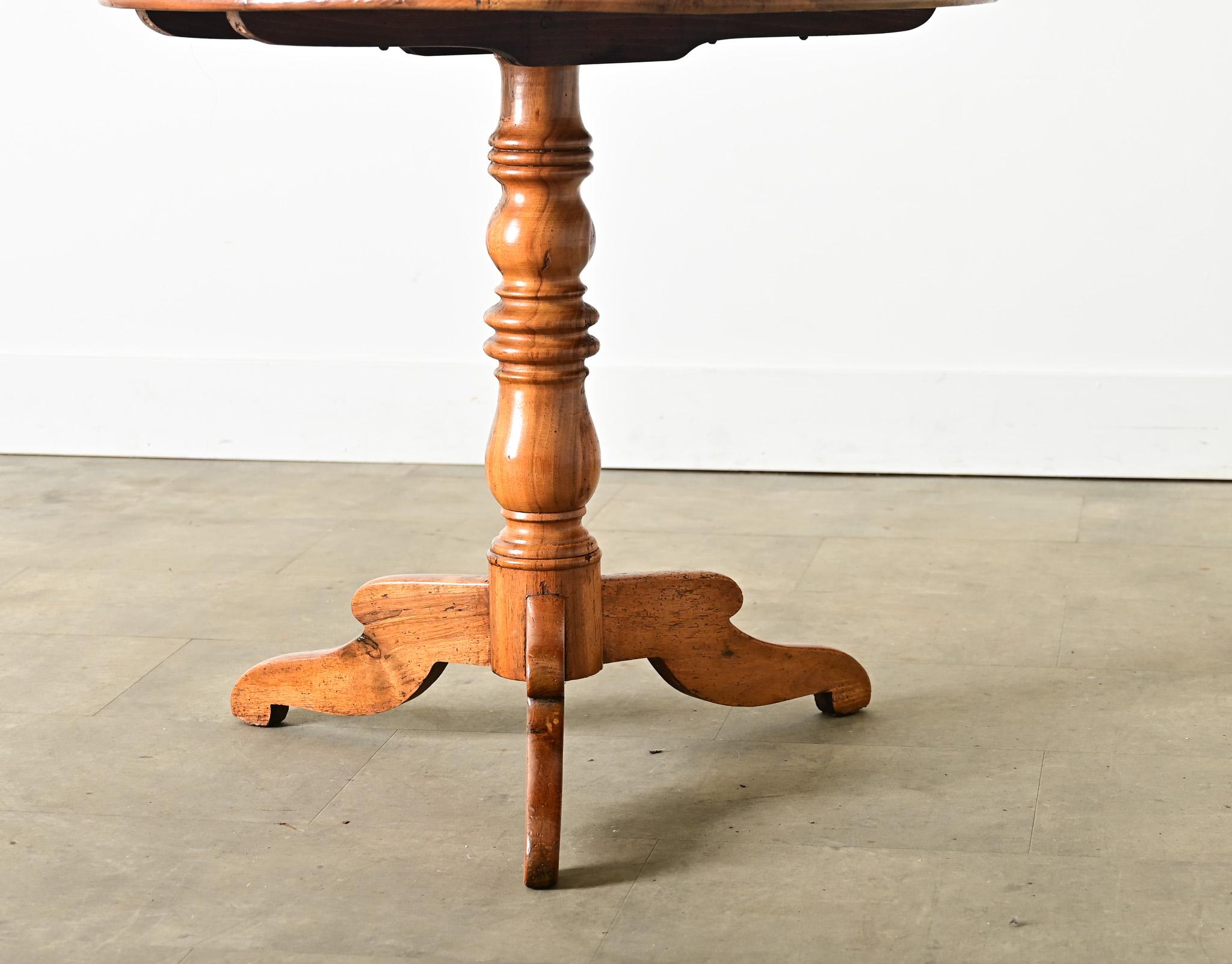 French 19th Century Fruitwood Pedestal Table For Sale 1