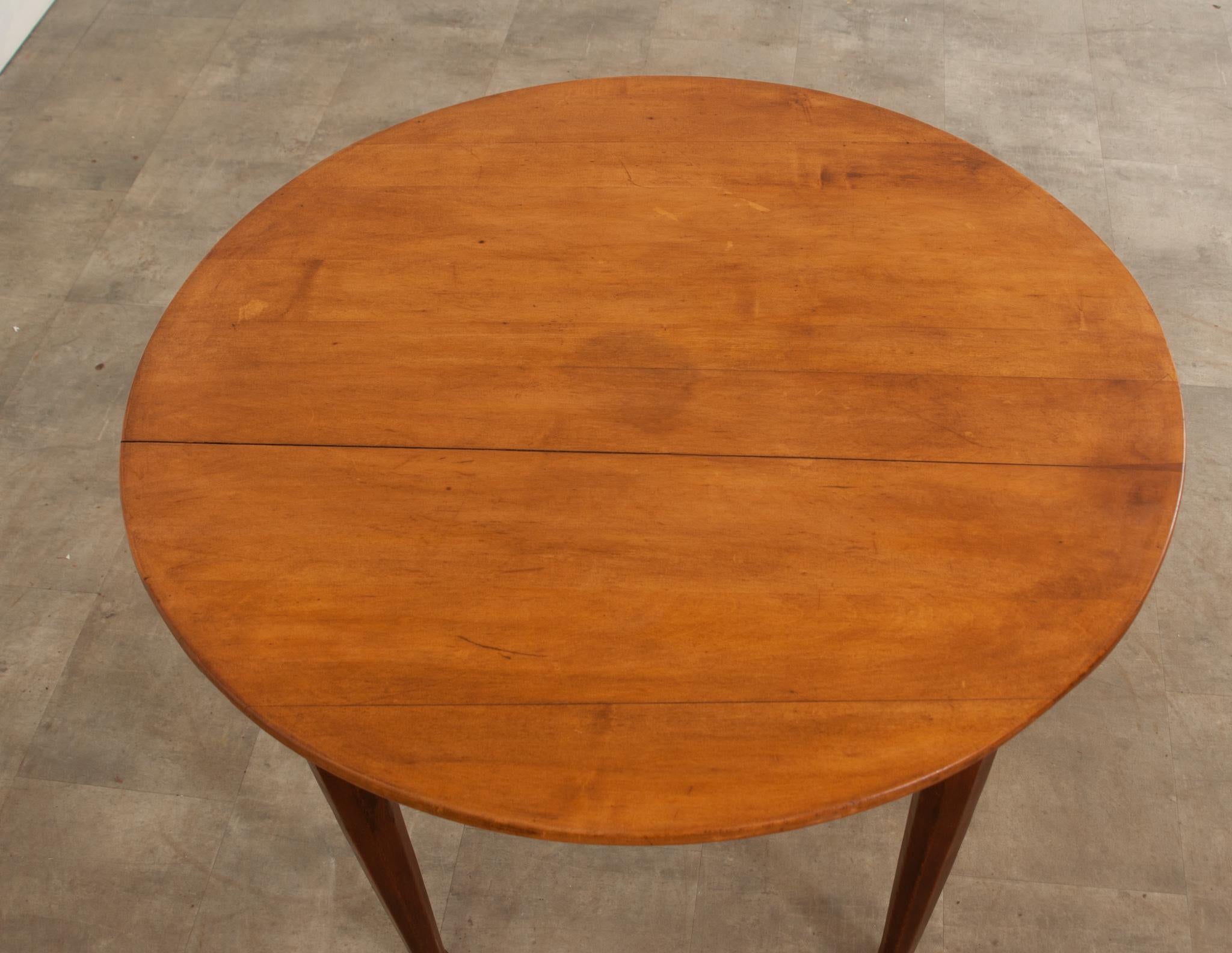 French 19th Century Fruitwood Round Dining Table In Good Condition In Baton Rouge, LA