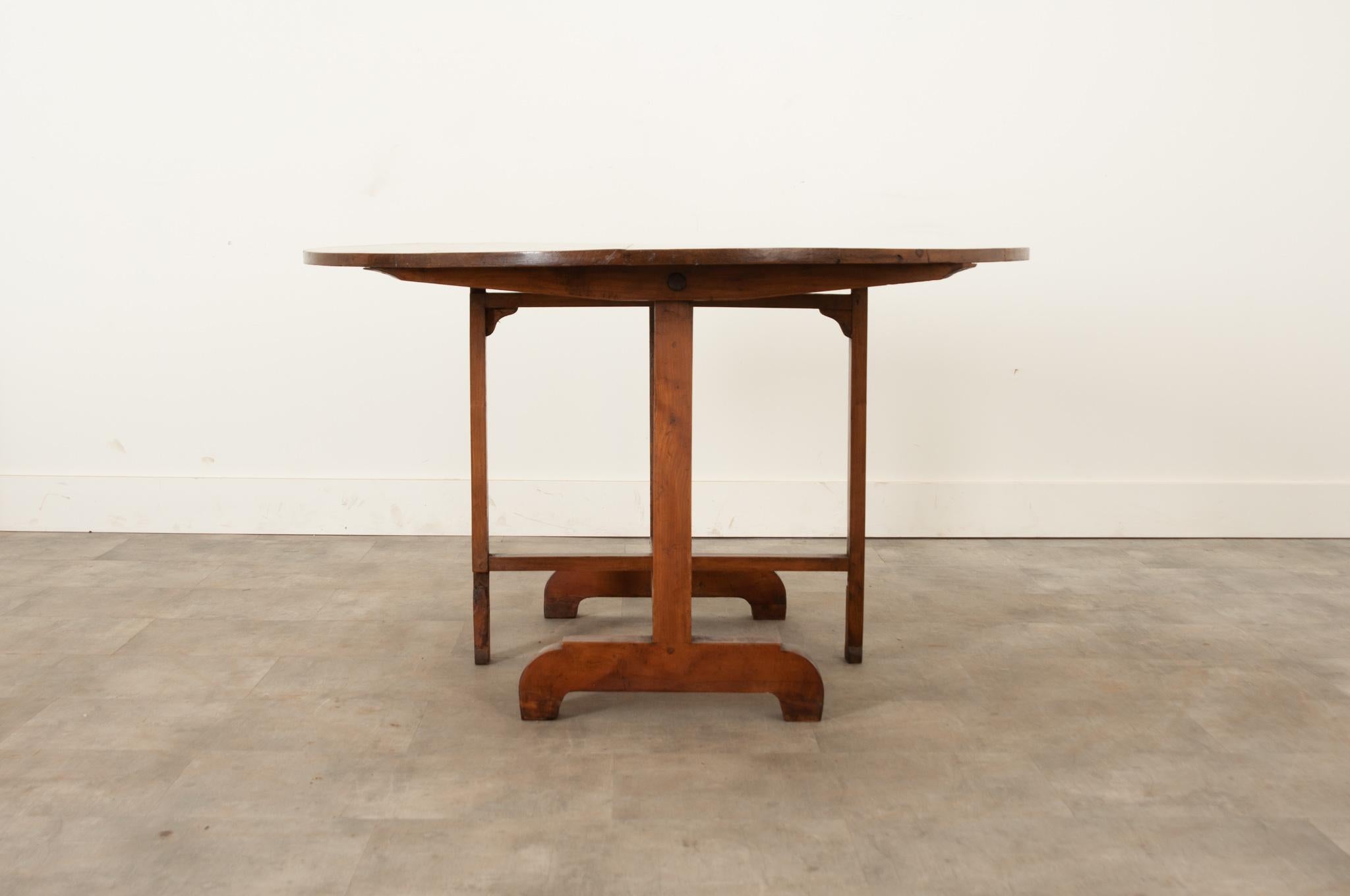 French 19th Century Fruitwood Vendange Table For Sale 2