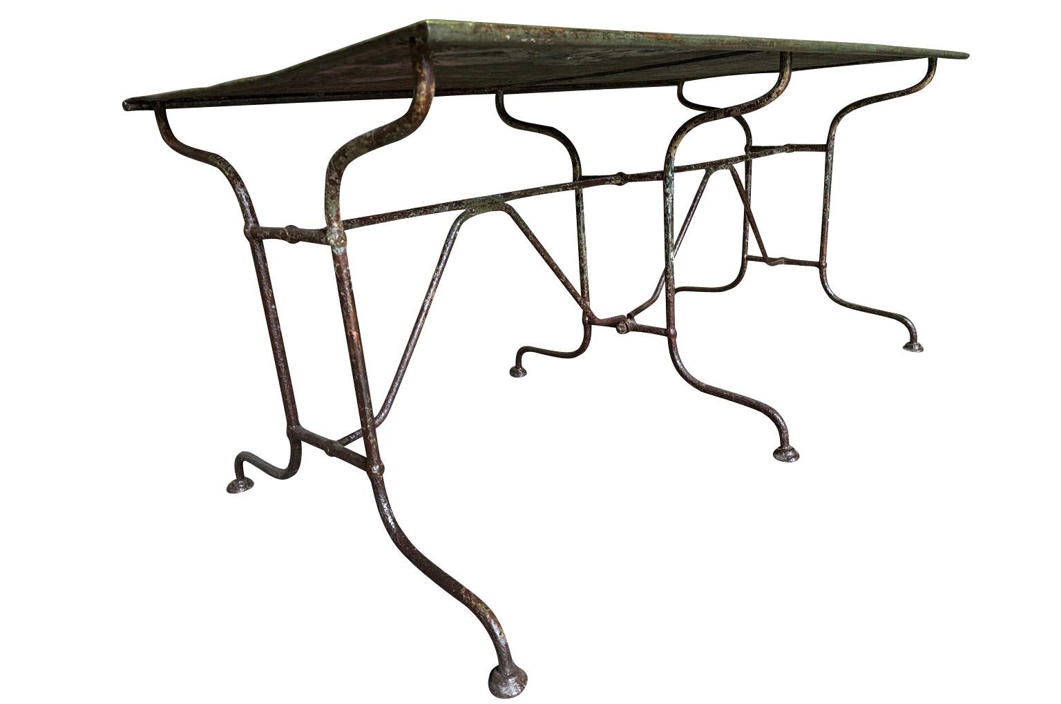 Table de salle à manger de jardin française du 19e siècle Bon état - En vente à Round Top, TX