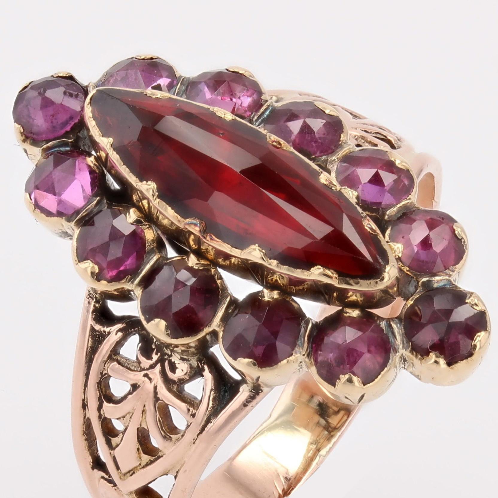 Bague marquise française du 19ème siècle en or rose 18 carats et grenats en vente 4