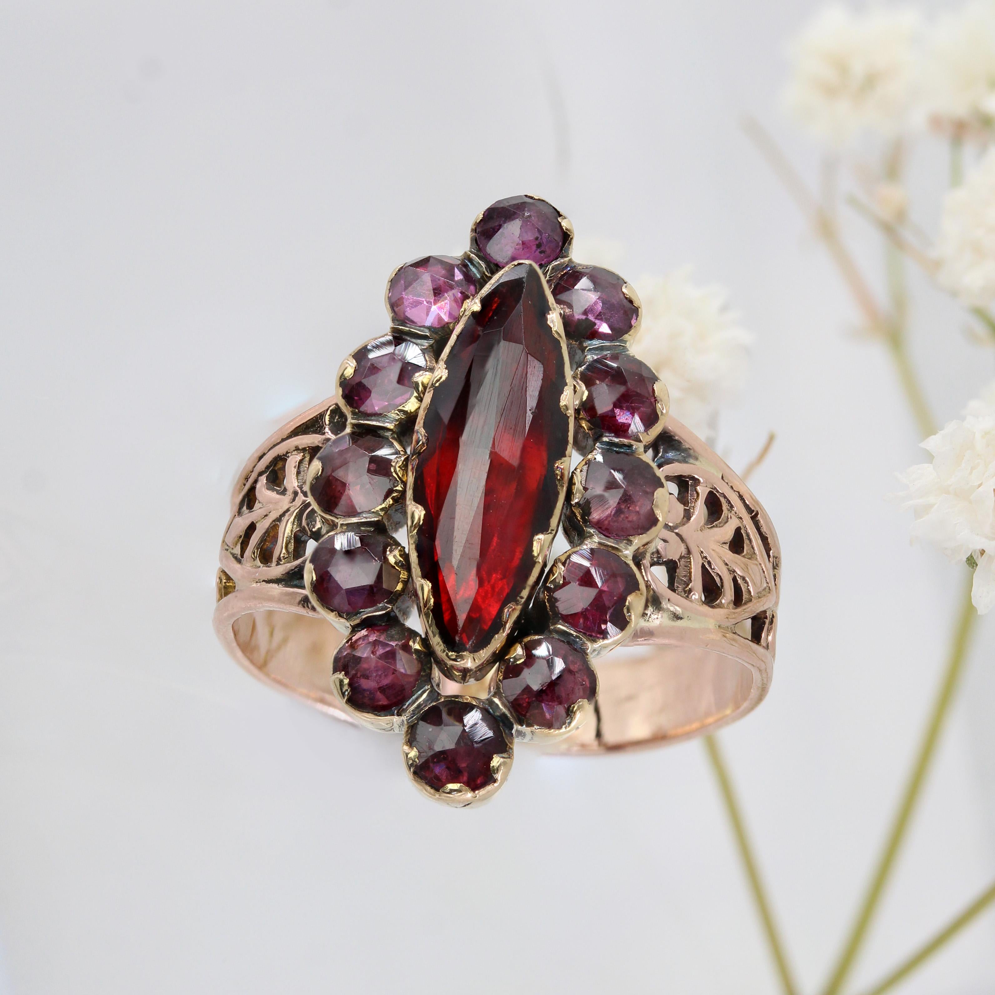 Bague marquise française du 19ème siècle en or rose 18 carats et grenats en vente 5