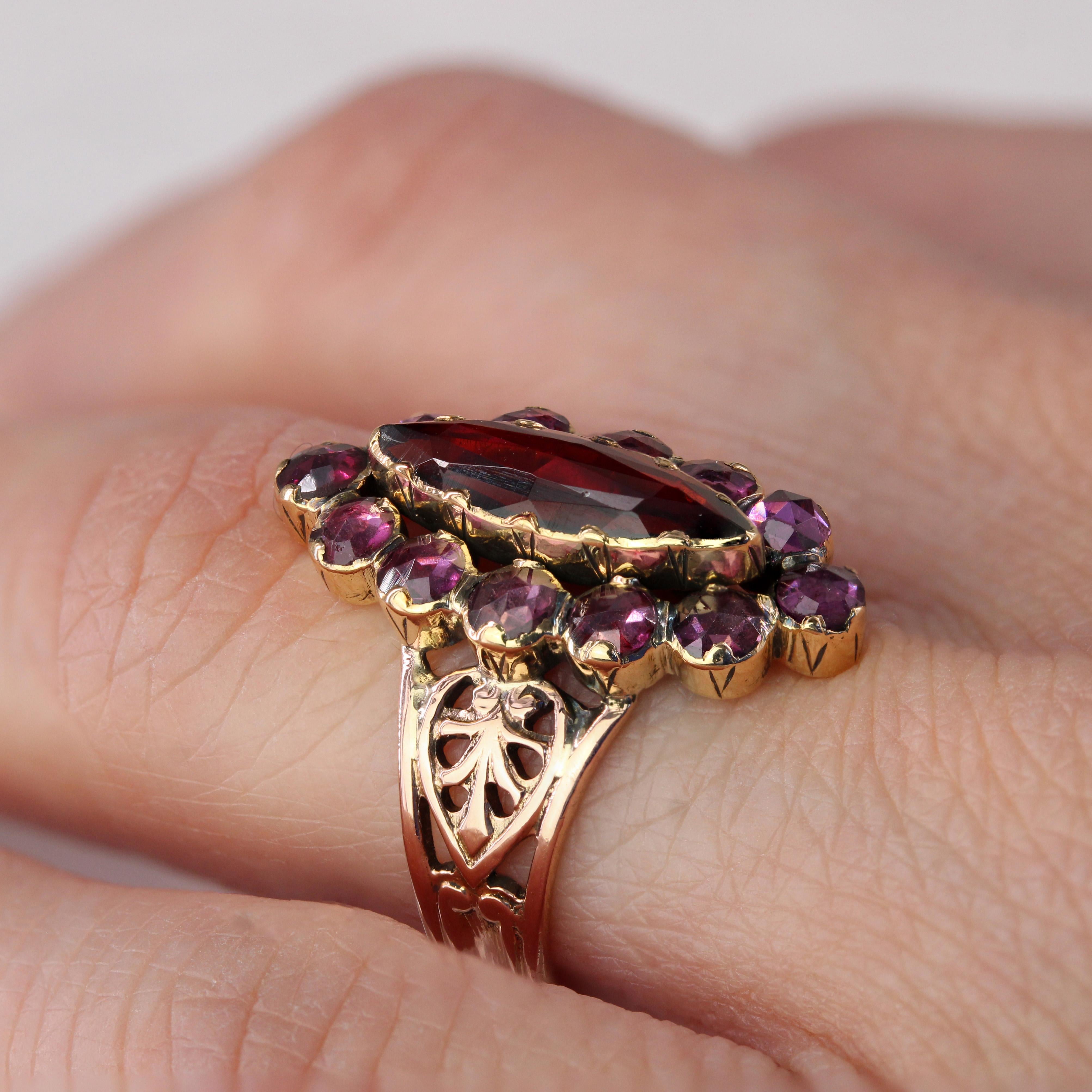 Bague marquise française du 19ème siècle en or rose 18 carats et grenats en vente 7
