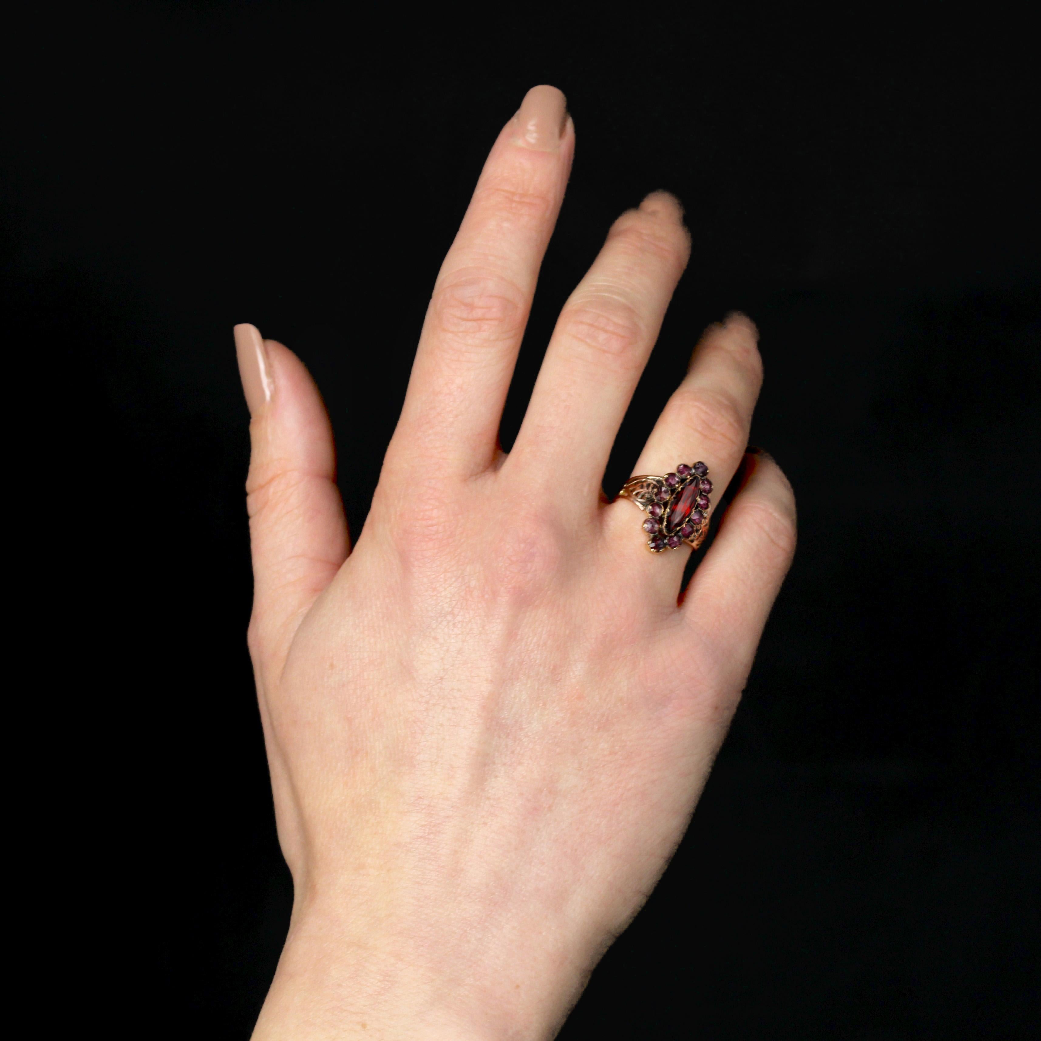 Taille Marquise Bague marquise française du 19ème siècle en or rose 18 carats et grenats en vente