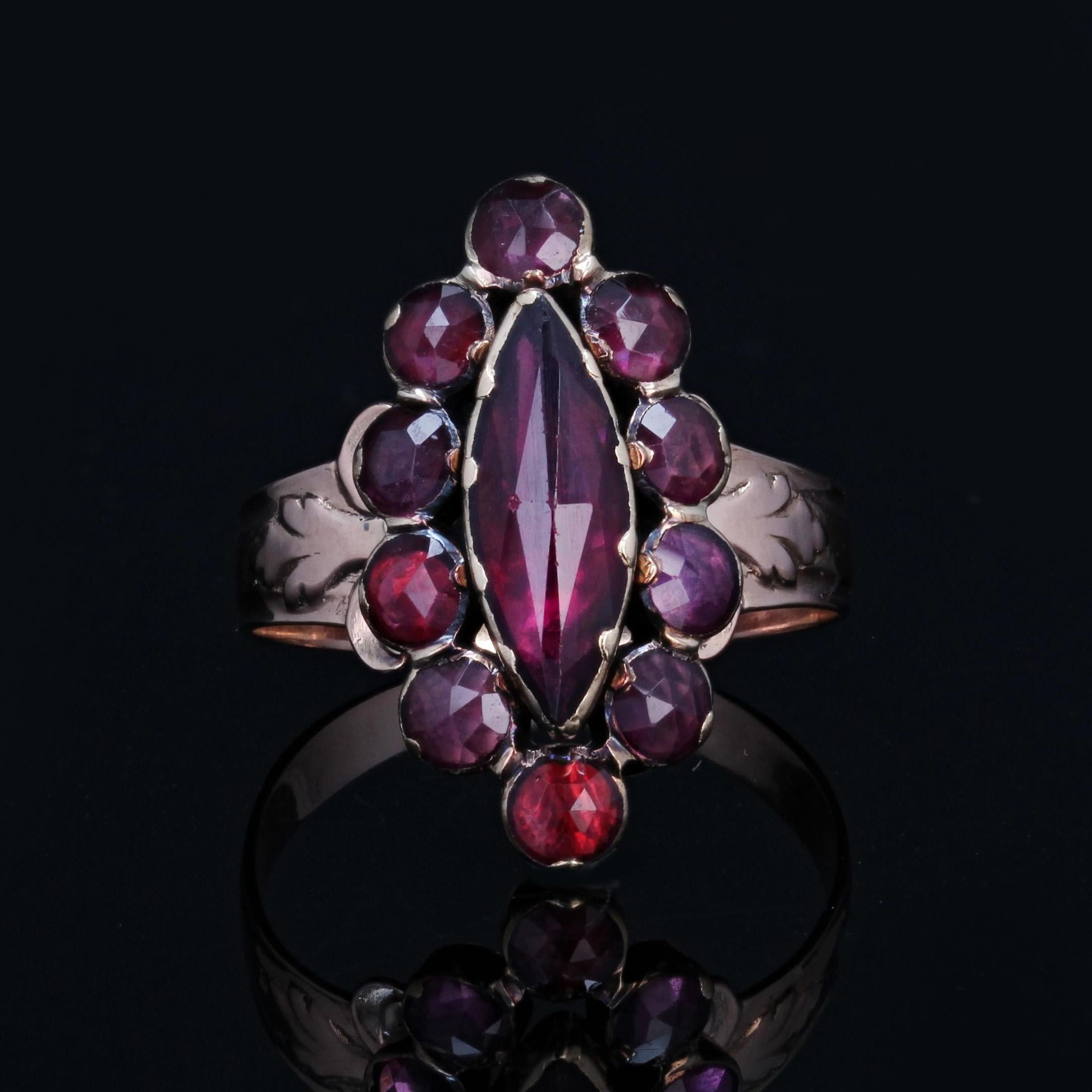 French 19th Century Garnet 18 Karat Rose Gold Marquise Ring In Good Condition For Sale In Poitiers, FR
