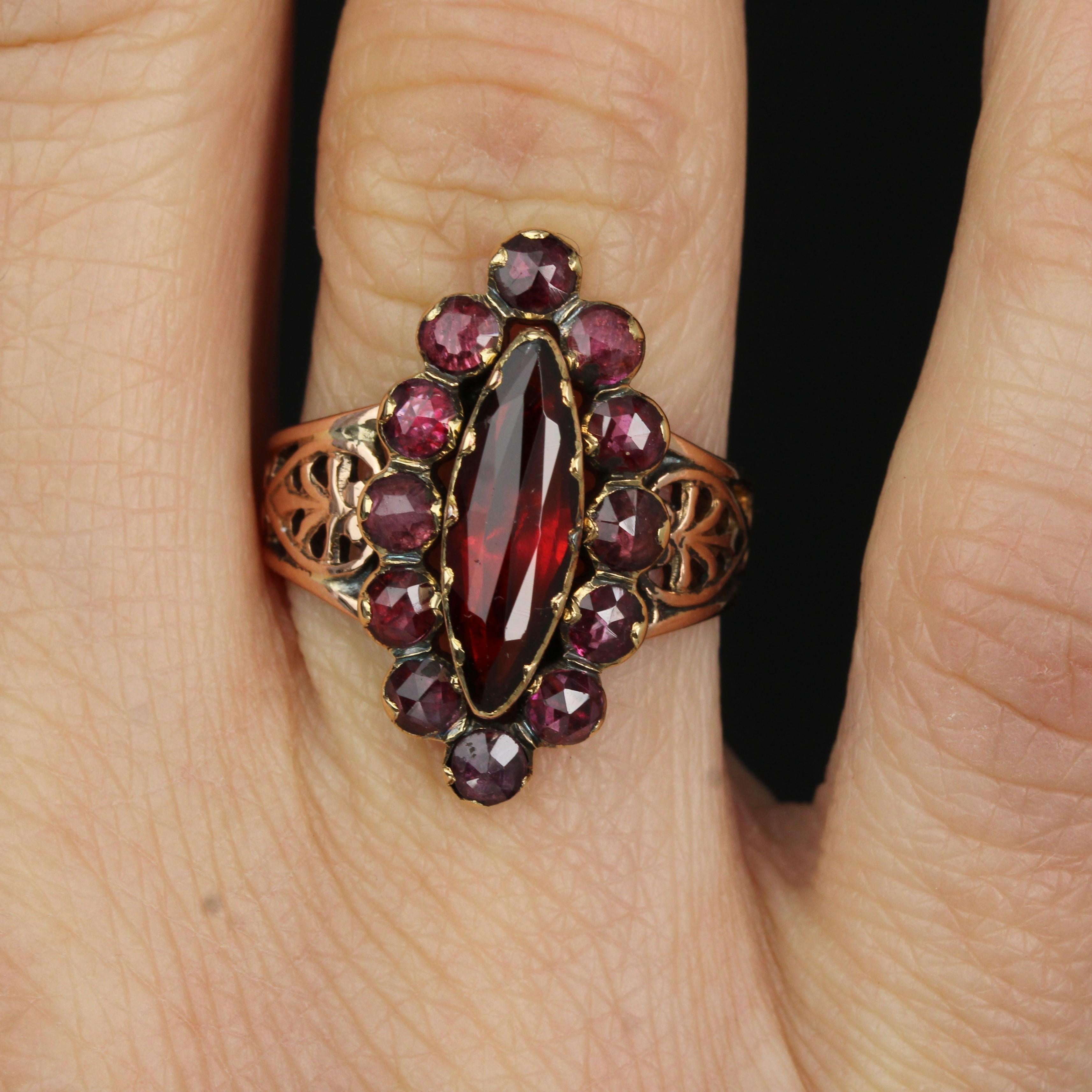 Bague marquise française du 19ème siècle en or rose 18 carats et grenats Pour femmes en vente